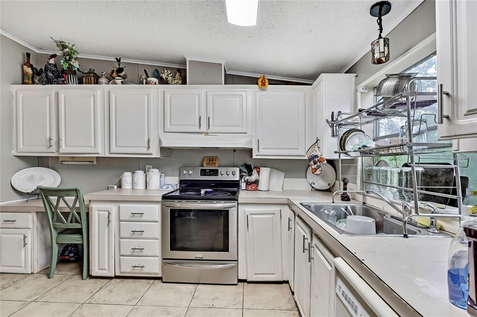 Image 13 of 37 For 28470 Soaring Hawk Lane