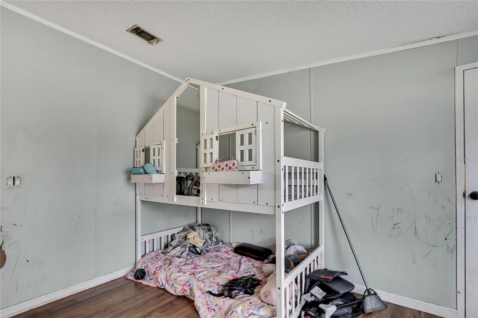 Image 16 of 37 For 28470 Soaring Hawk Lane