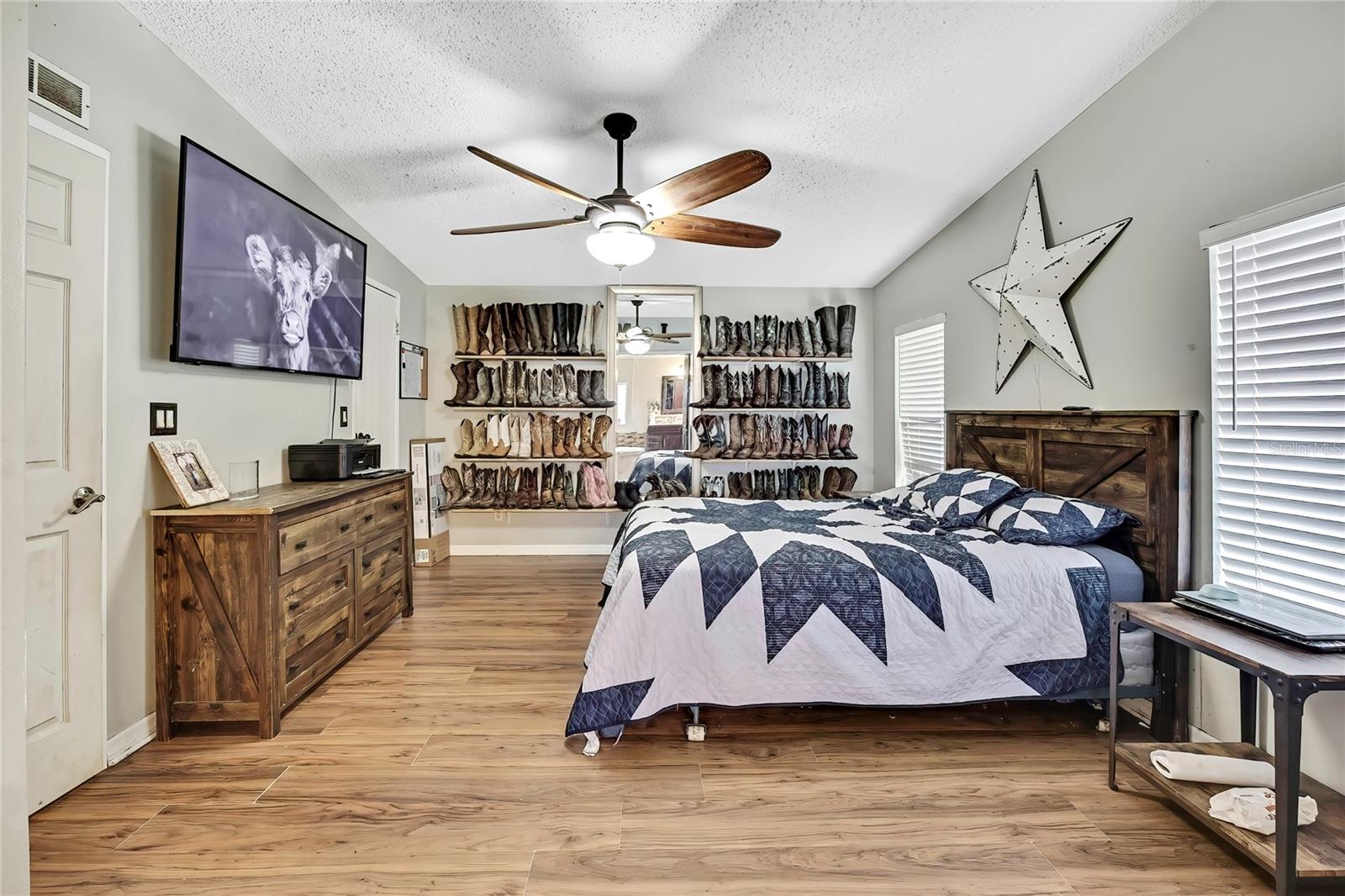 Image 18 of 37 For 28470 Soaring Hawk Lane