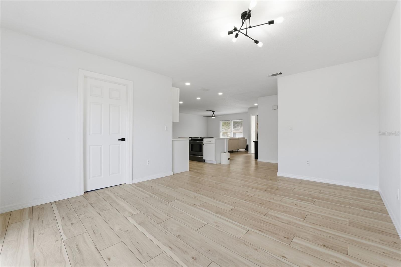 Image 13 of 22 For 8025 San Fernando Drive