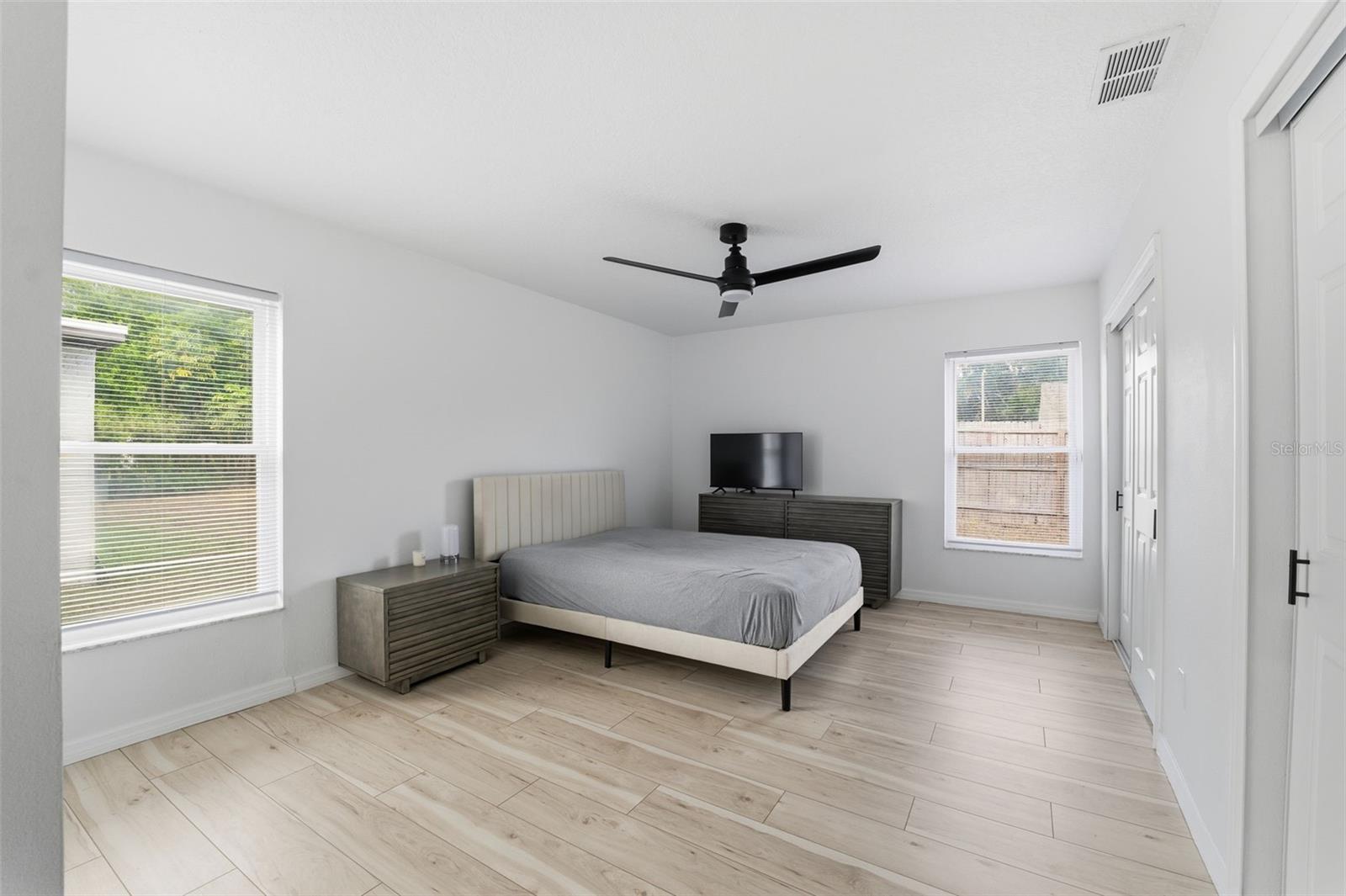 Image 14 of 22 For 8025 San Fernando Drive