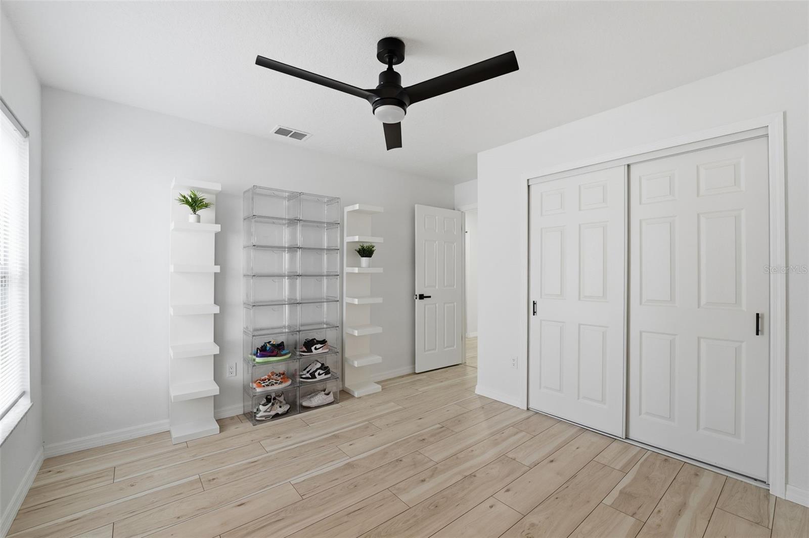 Image 17 of 22 For 8025 San Fernando Drive