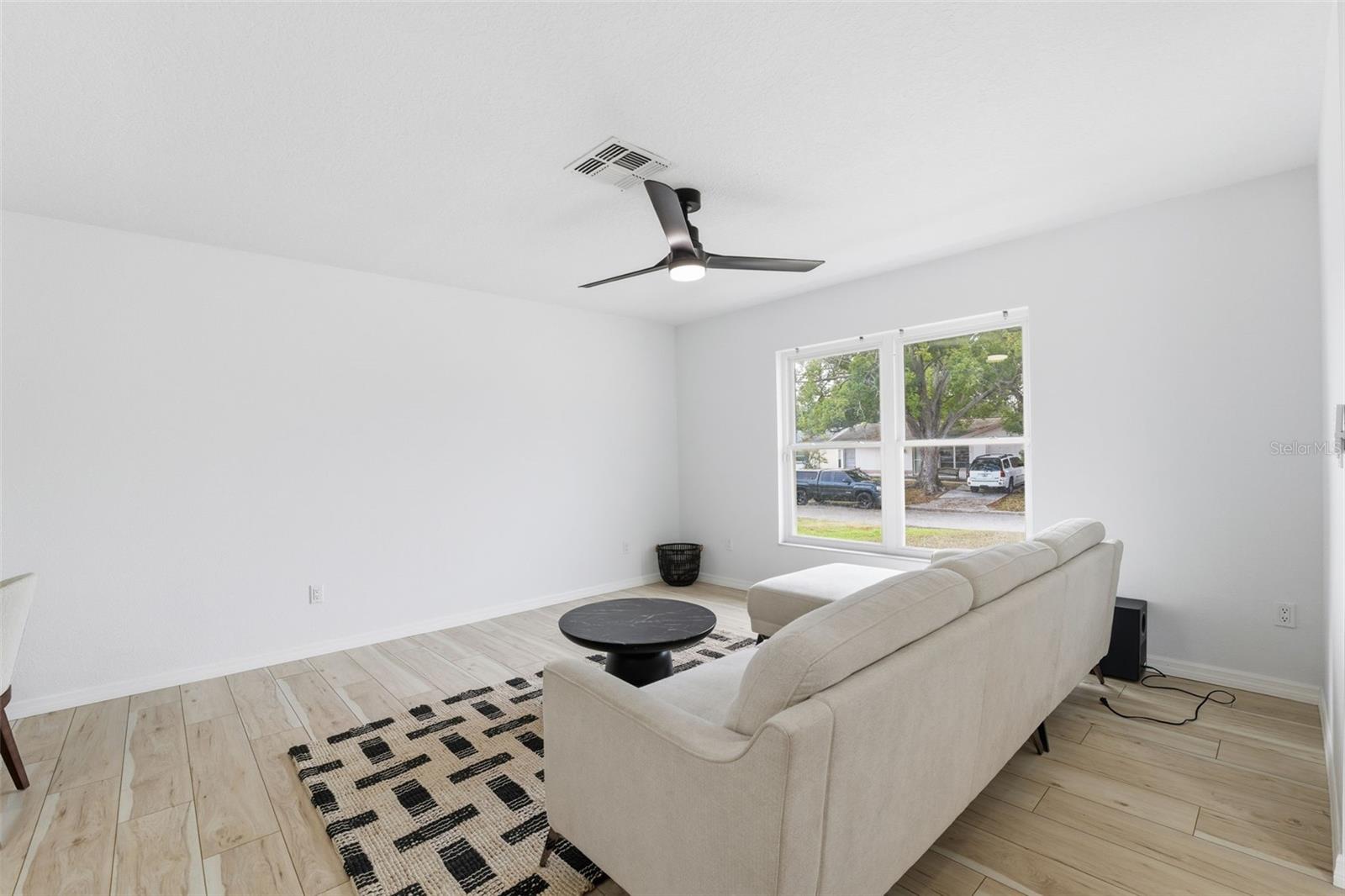 Image 4 of 22 For 8025 San Fernando Drive