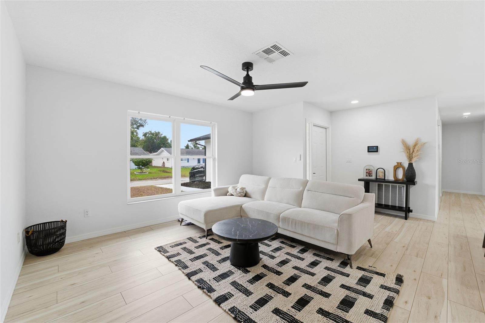 Image 5 of 22 For 8025 San Fernando Drive