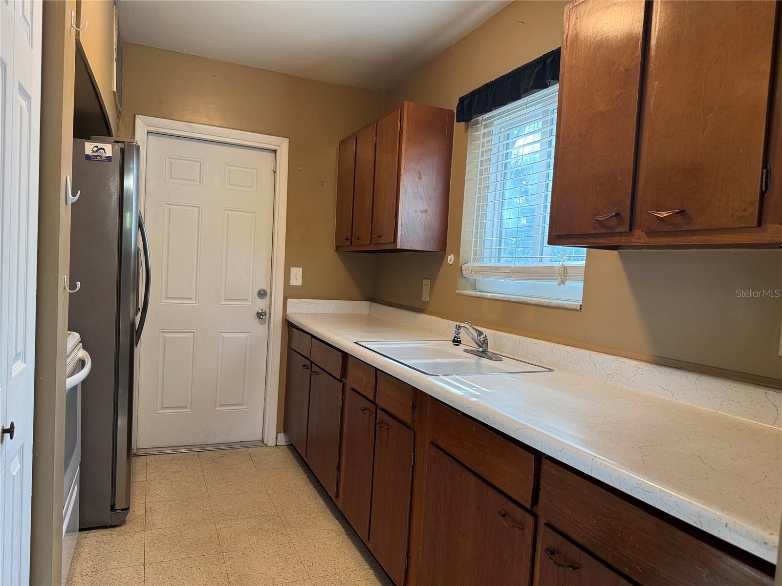 Listing photo id 8 for 6315 Treehaven Drive