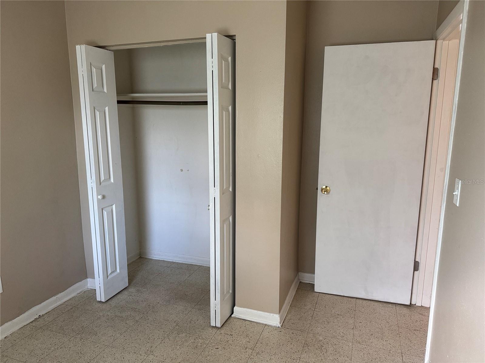 Listing photo id 12 for 6315 Treehaven Drive