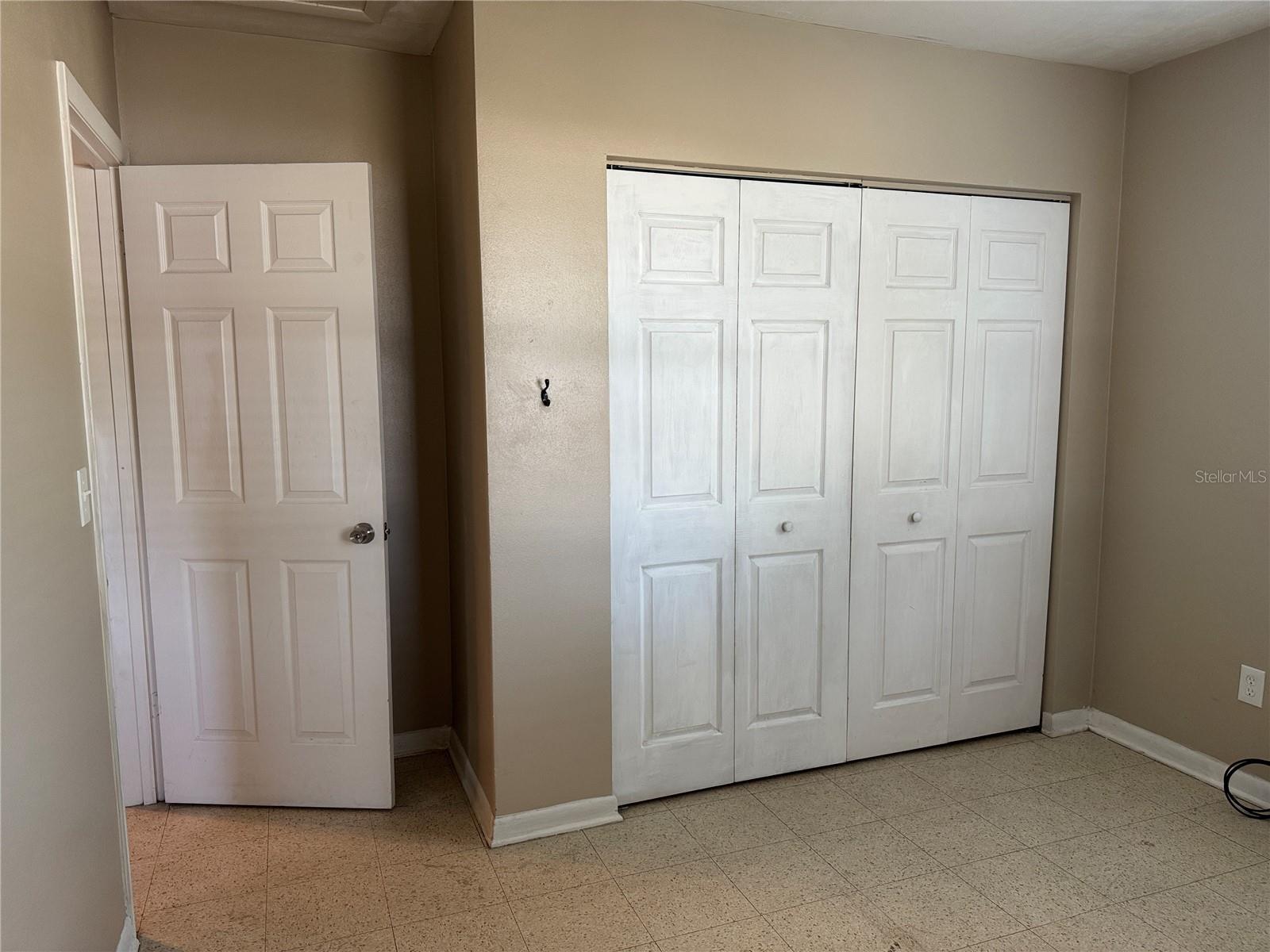 Listing photo id 17 for 6315 Treehaven Drive