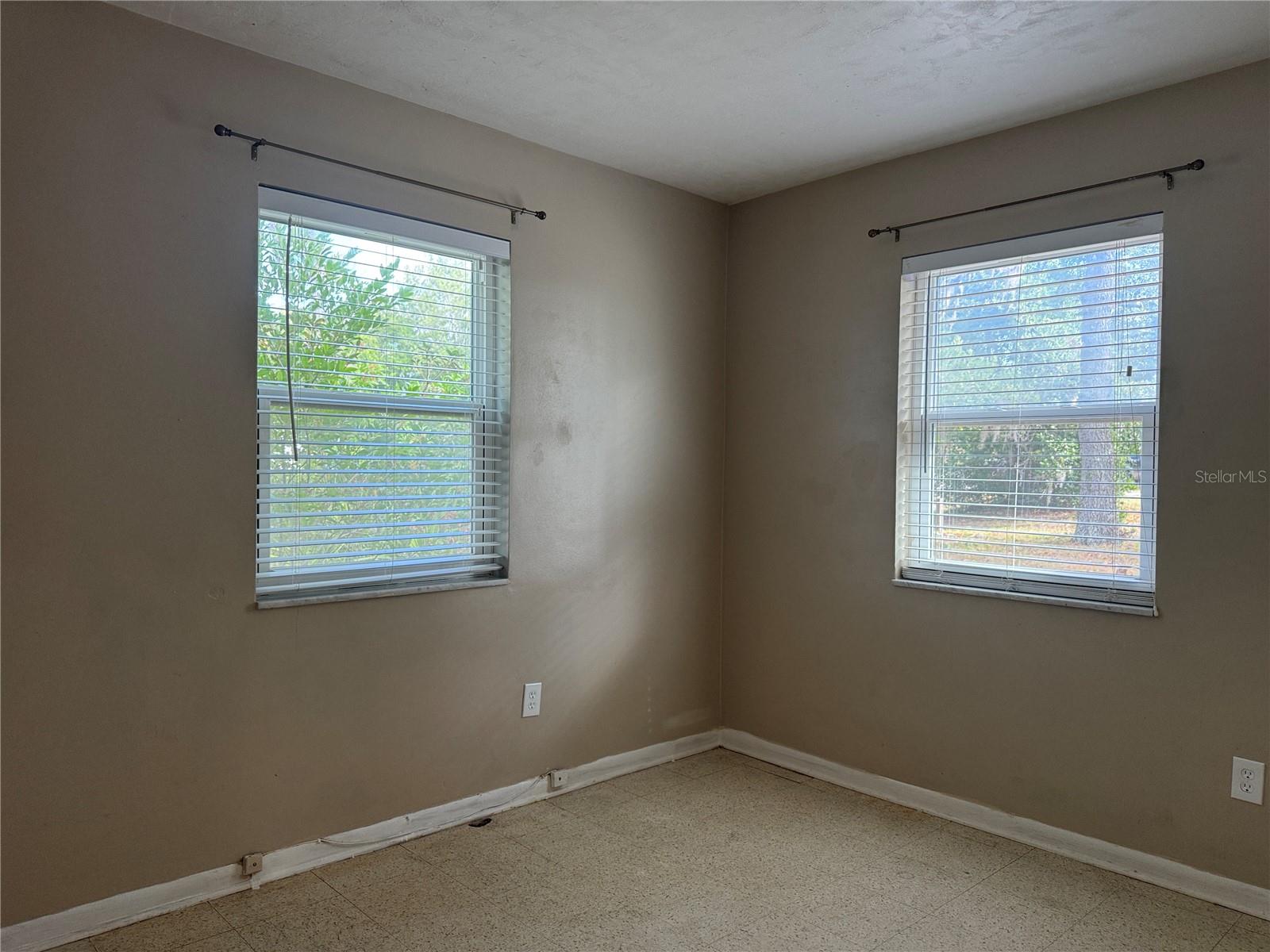 Listing photo id 18 for 6315 Treehaven Drive