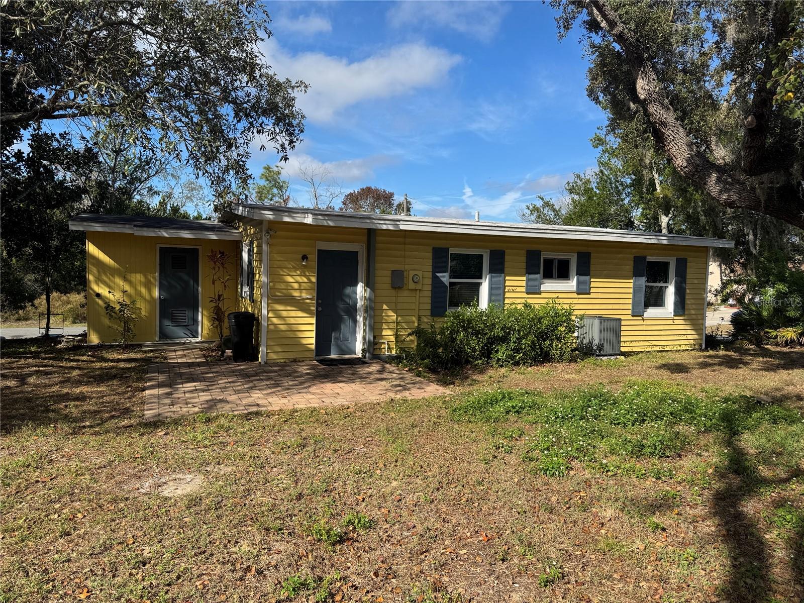 Listing photo id 4 for 6315 Treehaven Drive