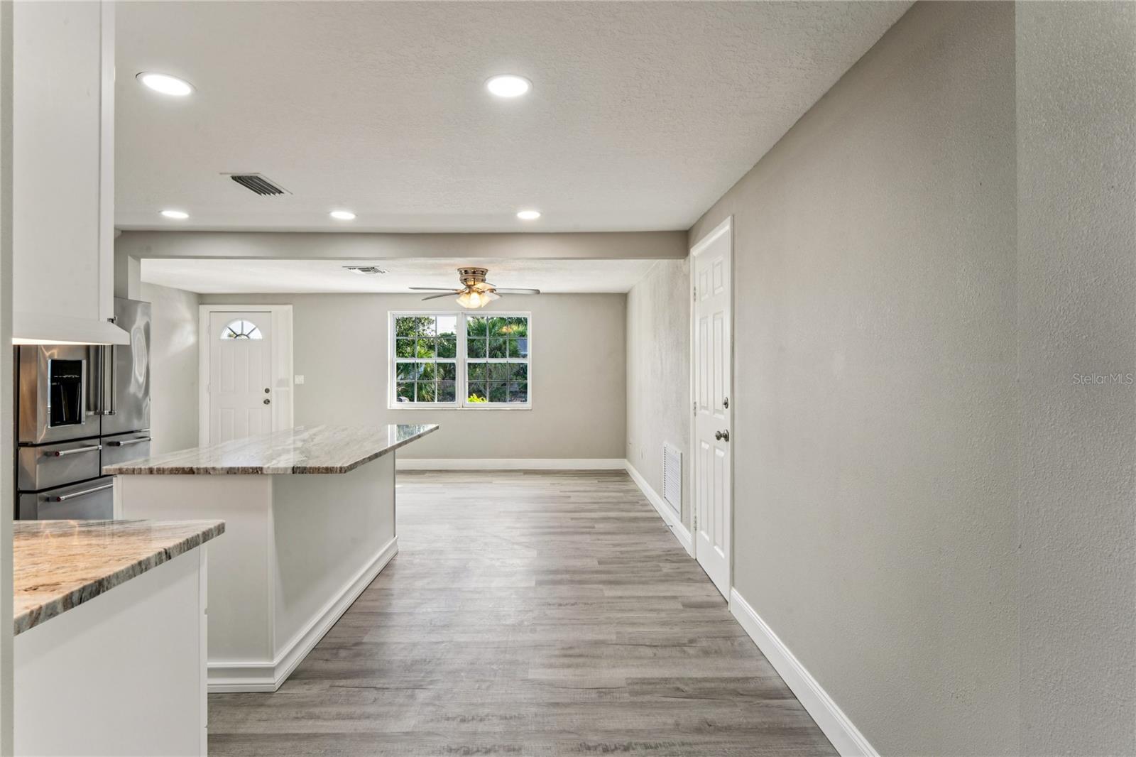 Listing photo id 15 for 3701 Devonshire Drive