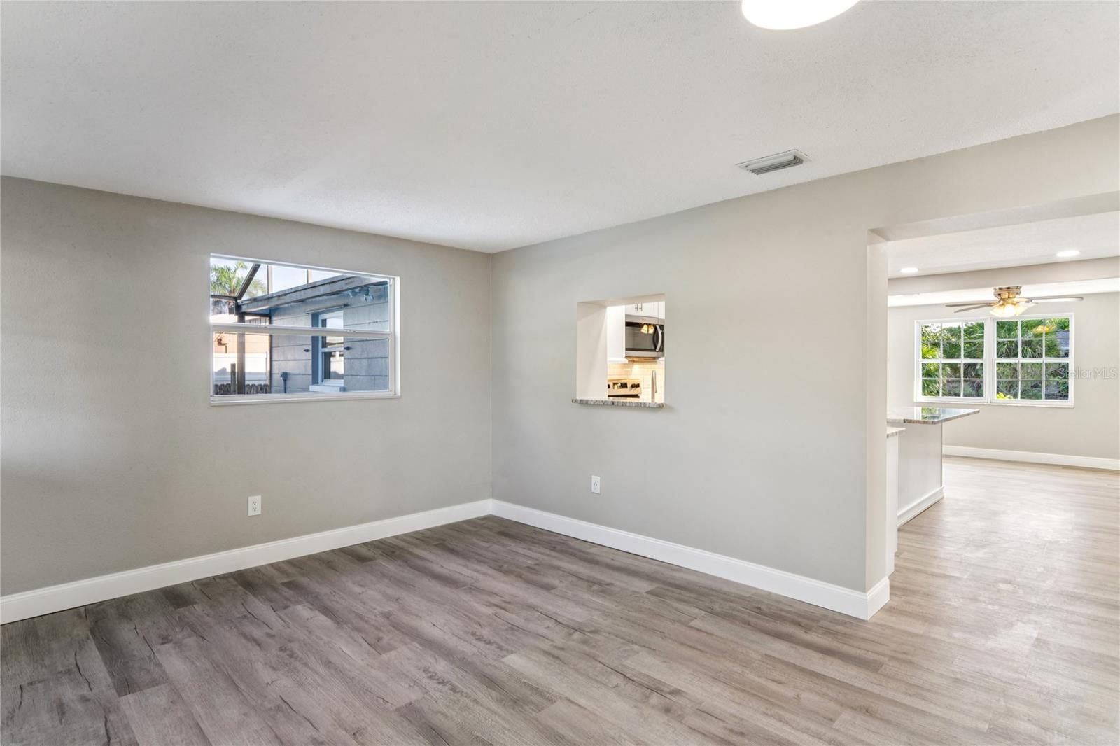 Listing photo id 17 for 3701 Devonshire Drive