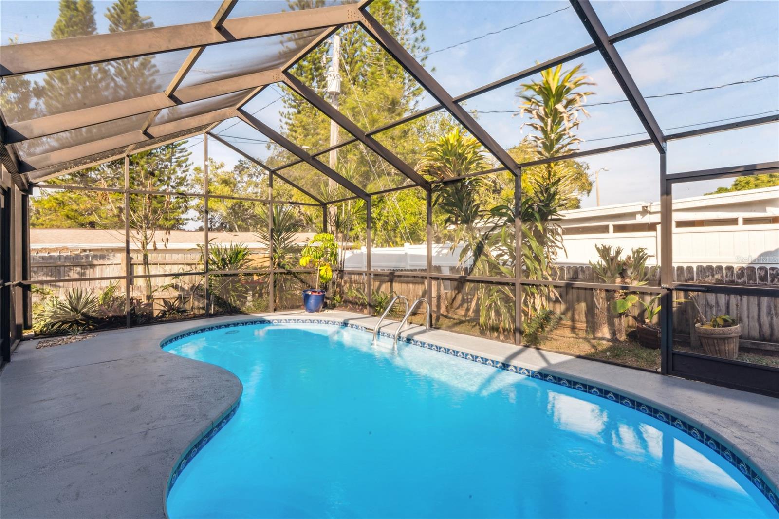 Listing photo id 0 for 3701 Devonshire Drive