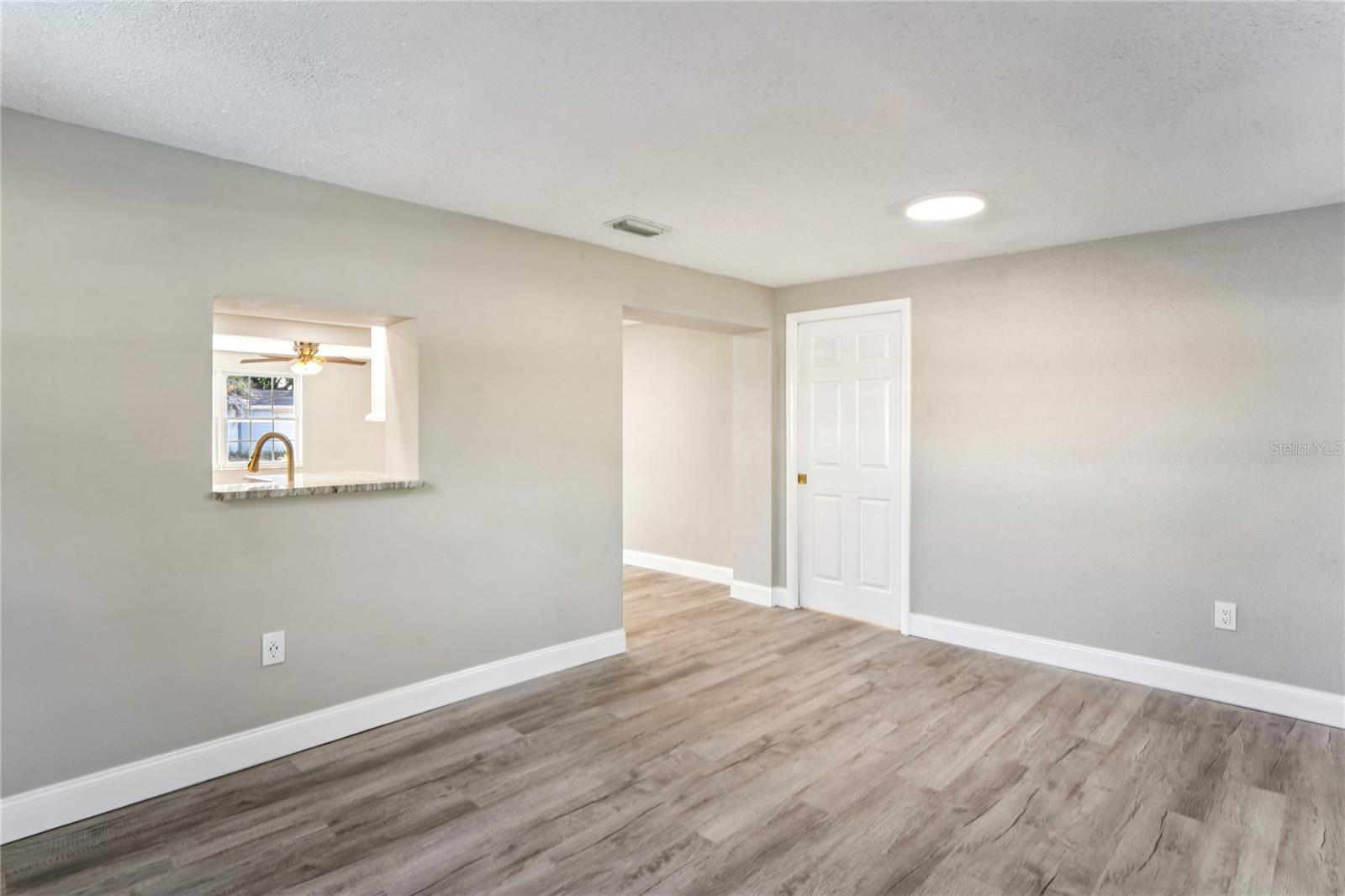 Listing photo id 19 for 3701 Devonshire Drive