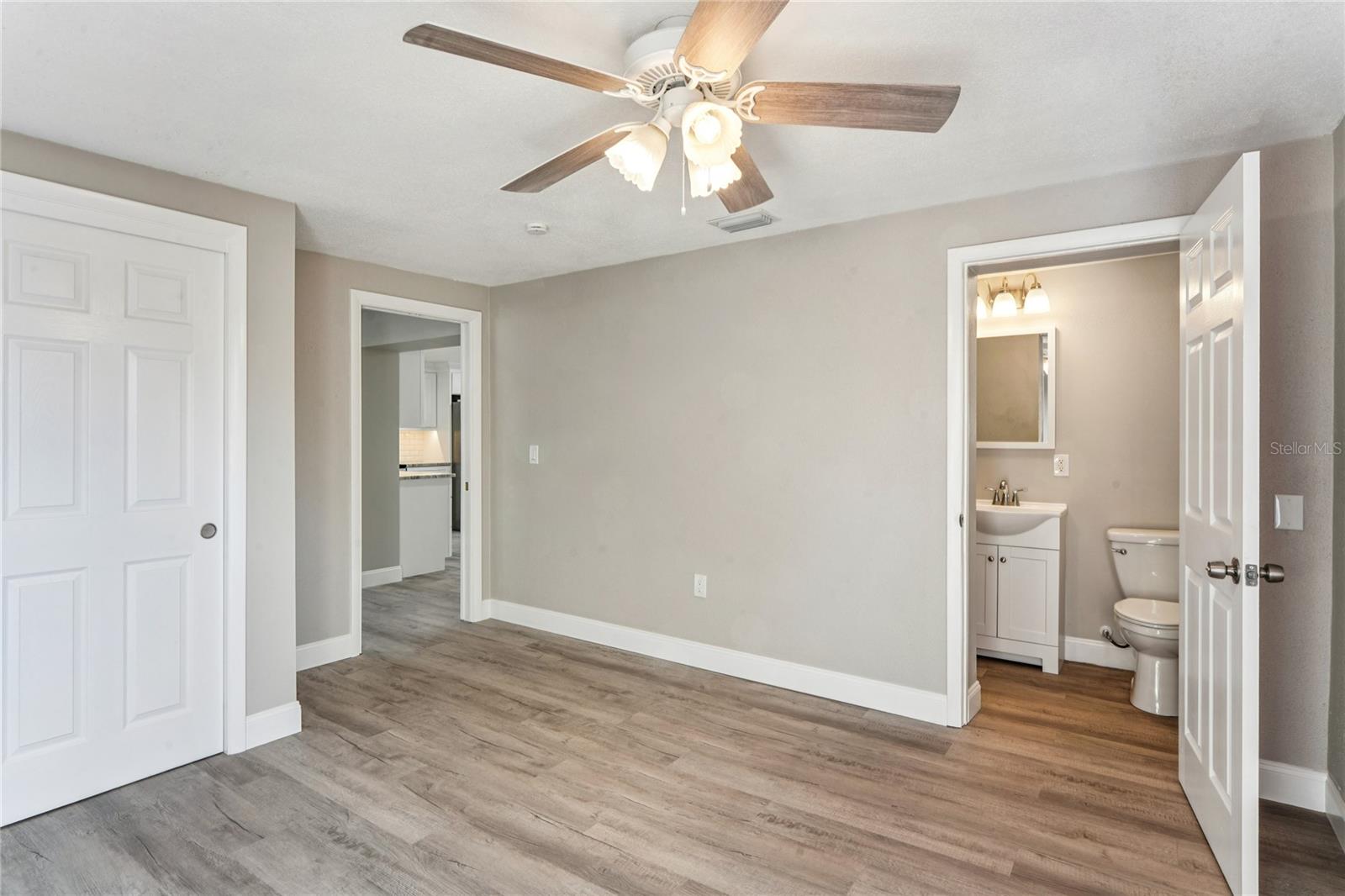 Listing photo id 23 for 3701 Devonshire Drive