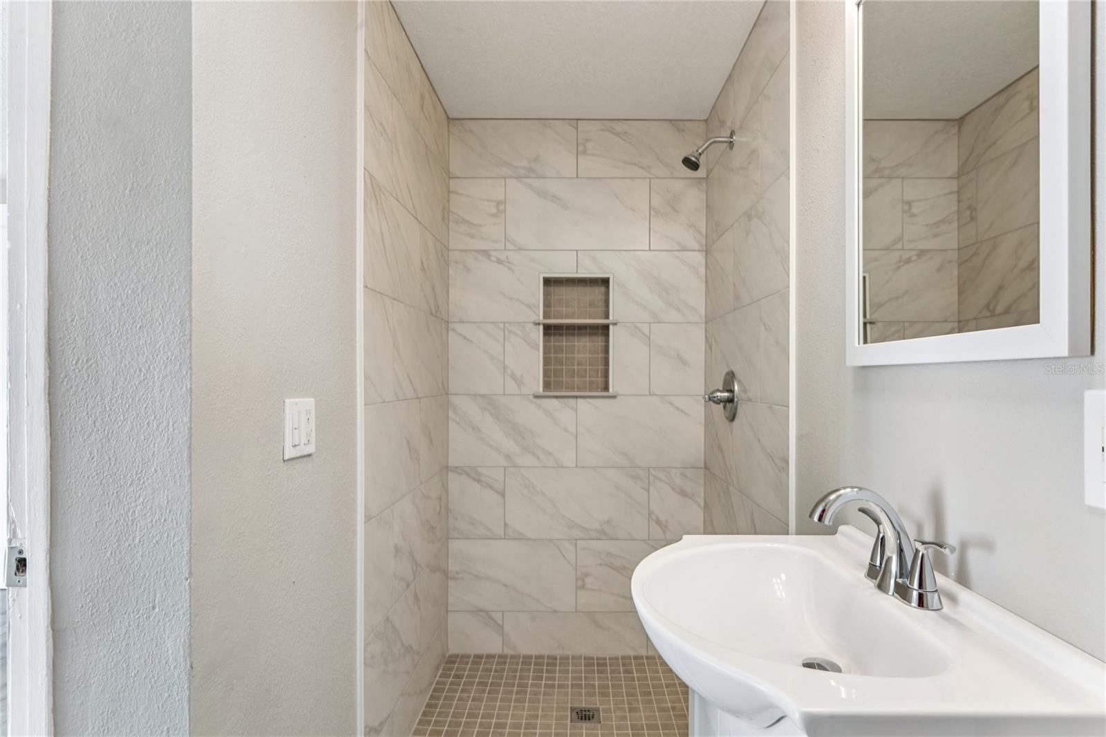 Listing photo id 25 for 3701 Devonshire Drive