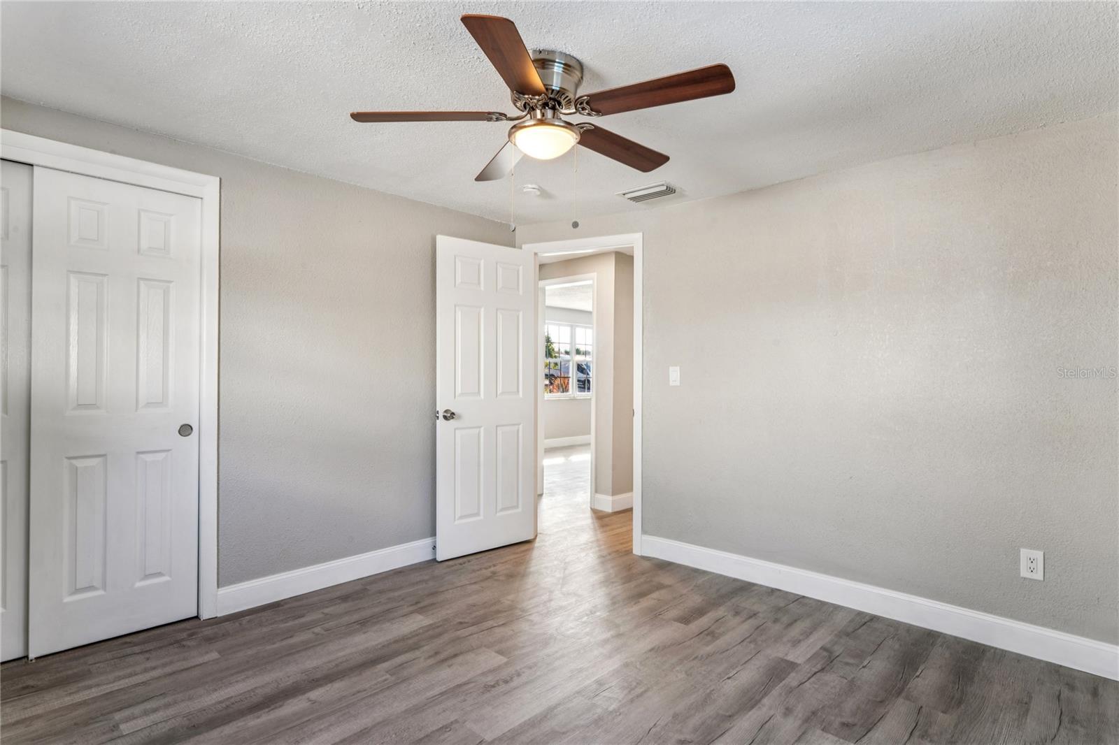 Listing photo id 33 for 3701 Devonshire Drive