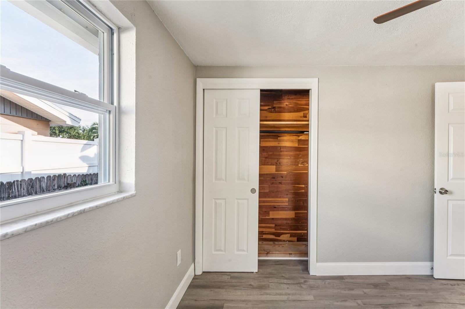 Listing photo id 34 for 3701 Devonshire Drive