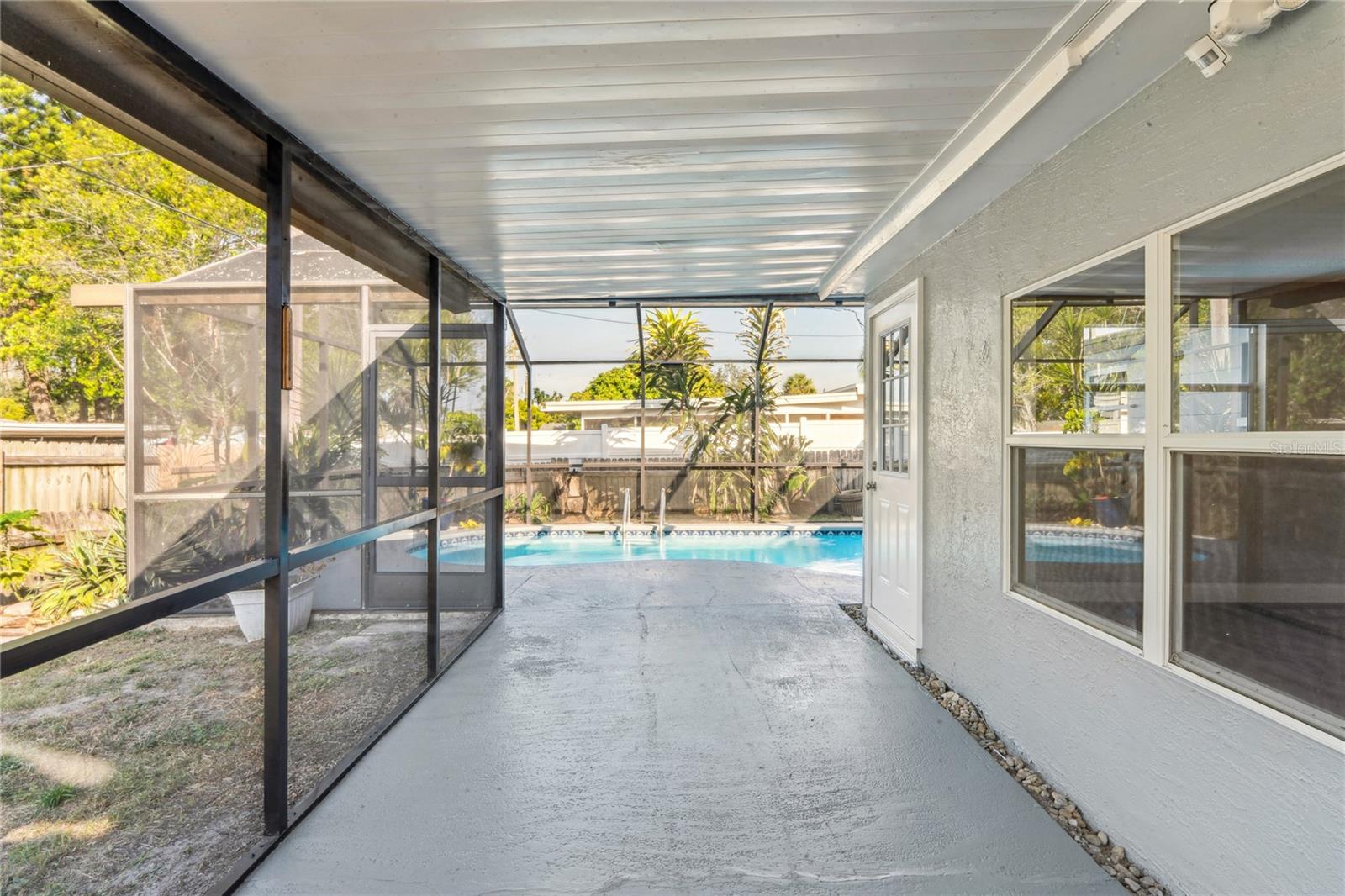 Listing photo id 37 for 3701 Devonshire Drive