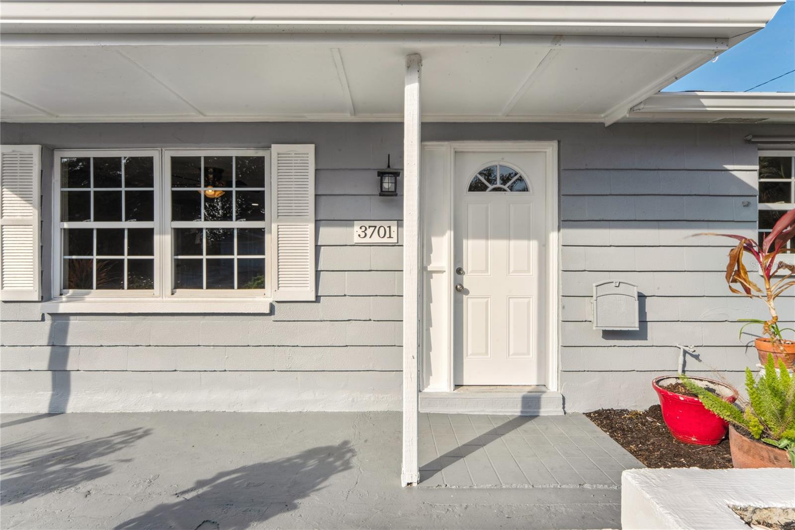 Listing photo id 2 for 3701 Devonshire Drive