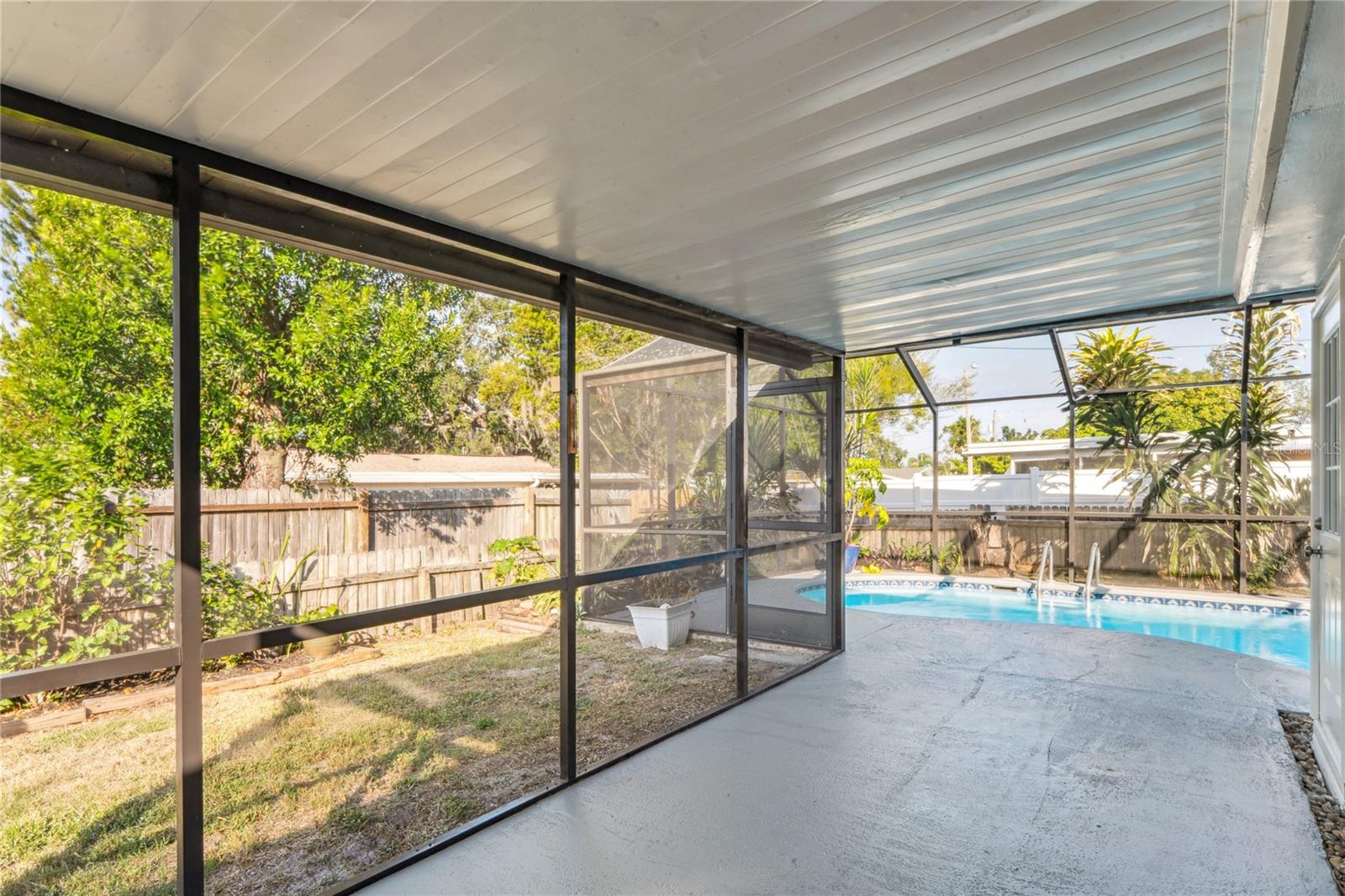 Listing photo id 38 for 3701 Devonshire Drive