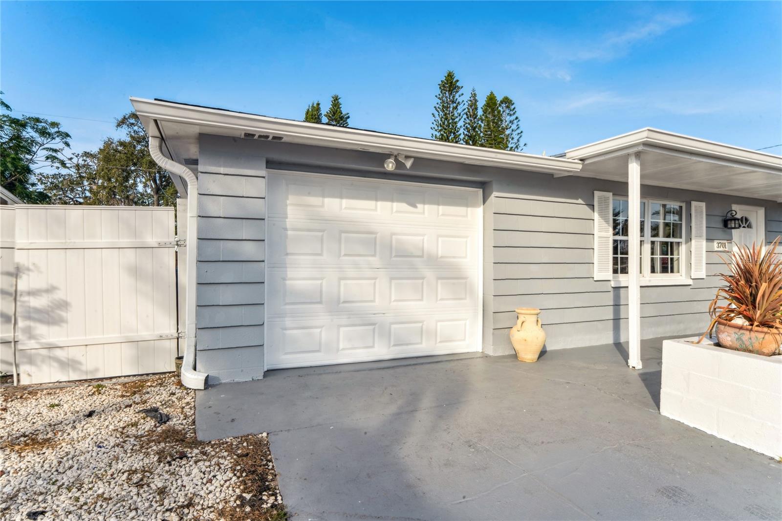 Listing photo id 46 for 3701 Devonshire Drive