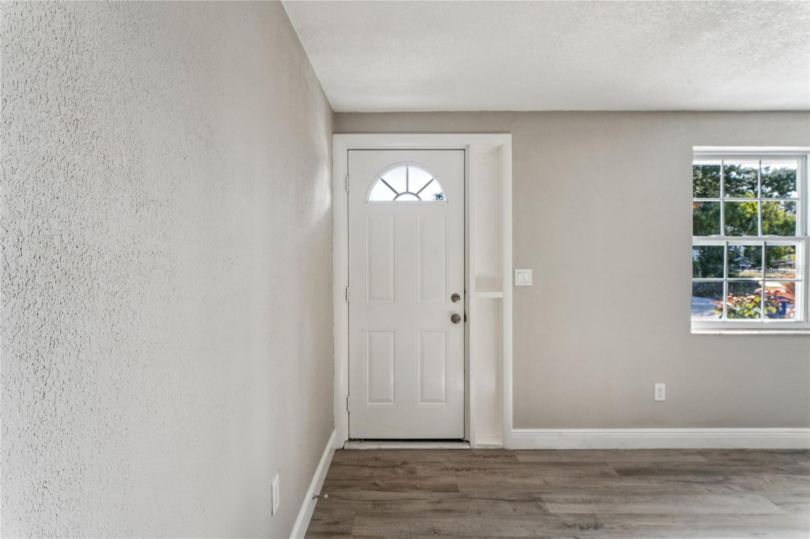 Listing photo id 3 for 3701 Devonshire Drive