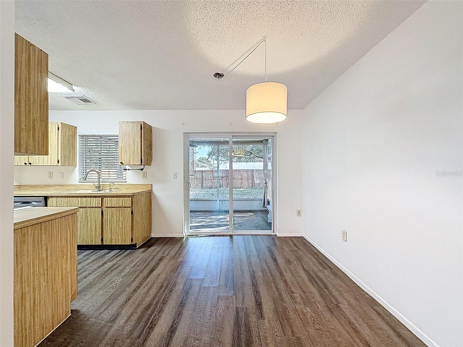 Image 10 of 41 For 10330 White Cedar St