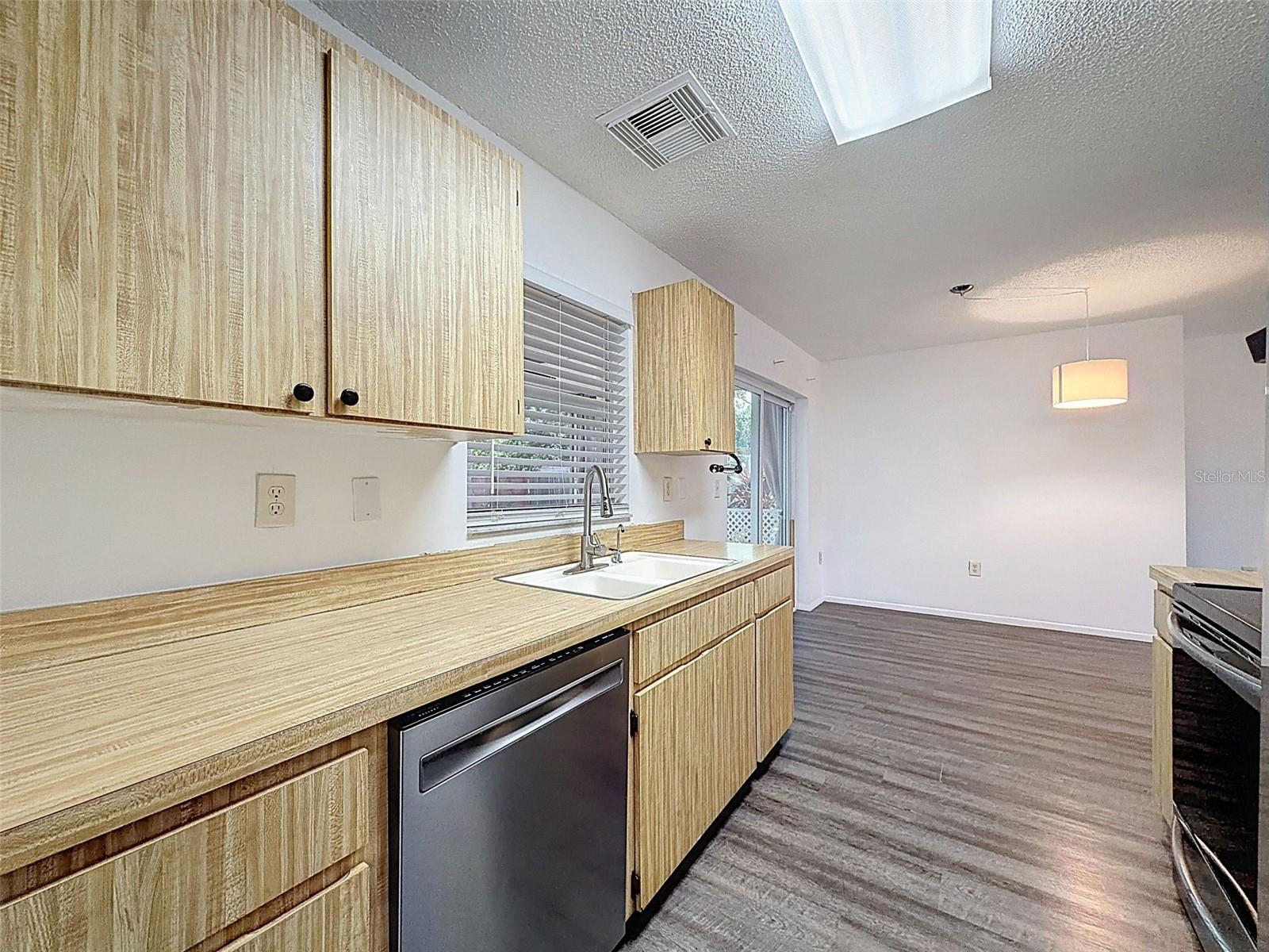 Image 16 of 41 For 10330 White Cedar St