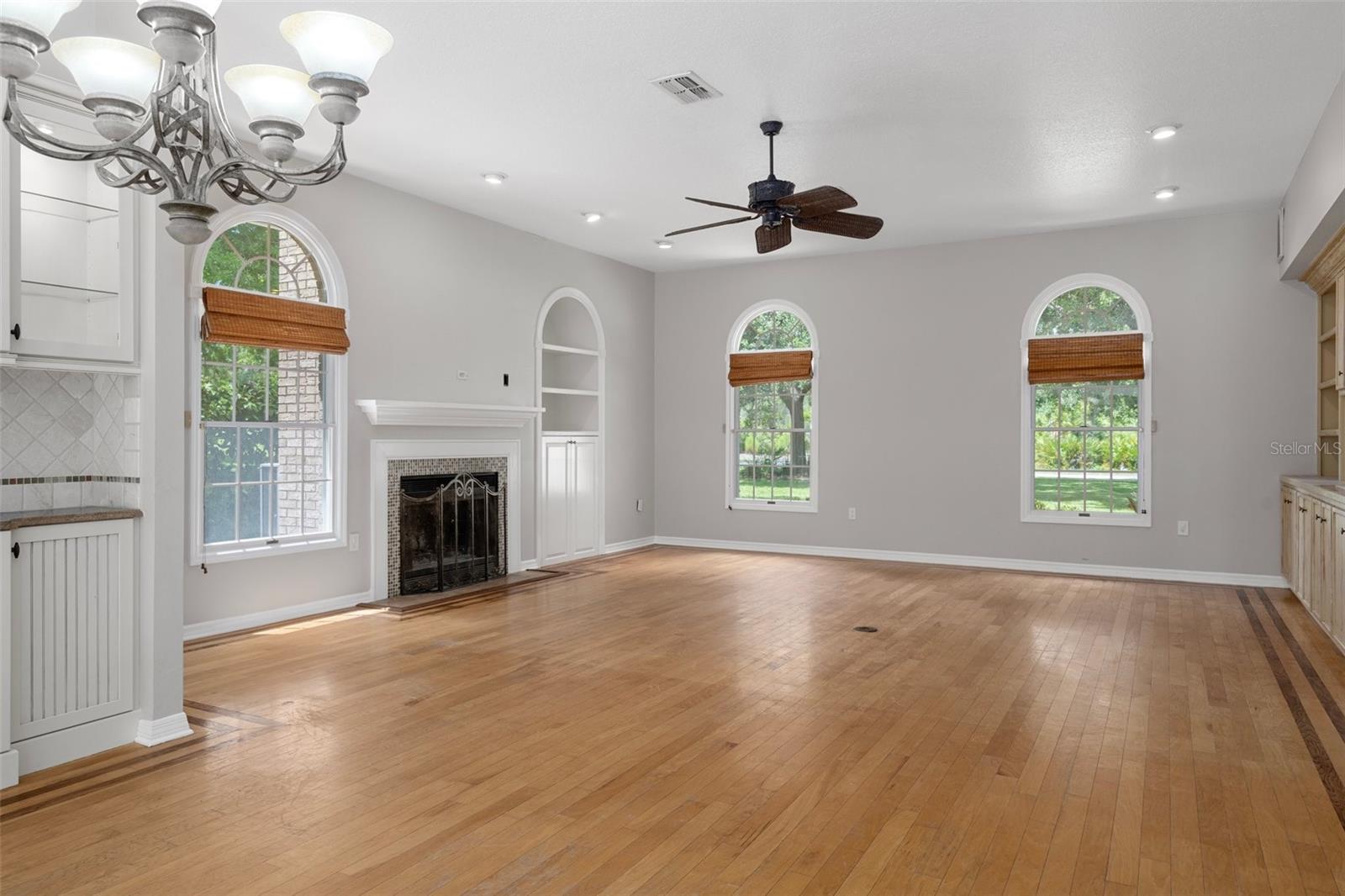 Image 25 of 100 For 7268 Crystal Spring Run