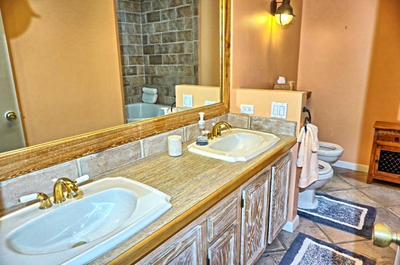 Image 24 of 35 For 1859 Mazo Manor U6