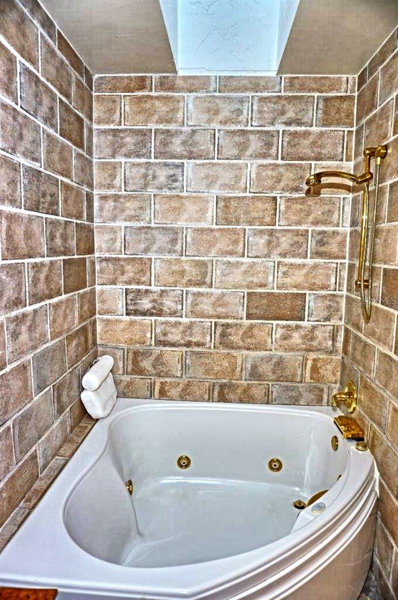 Image 26 of 35 For 1859 Mazo Manor U6