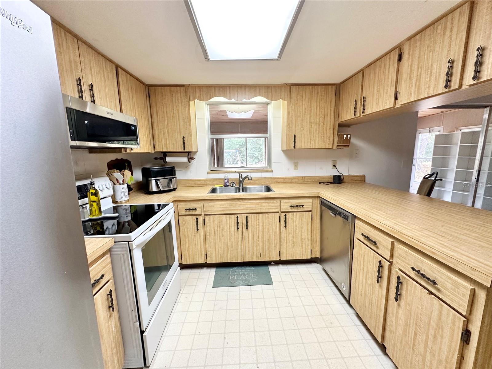 Image 19 of 50 For 7414 Acorn Circle