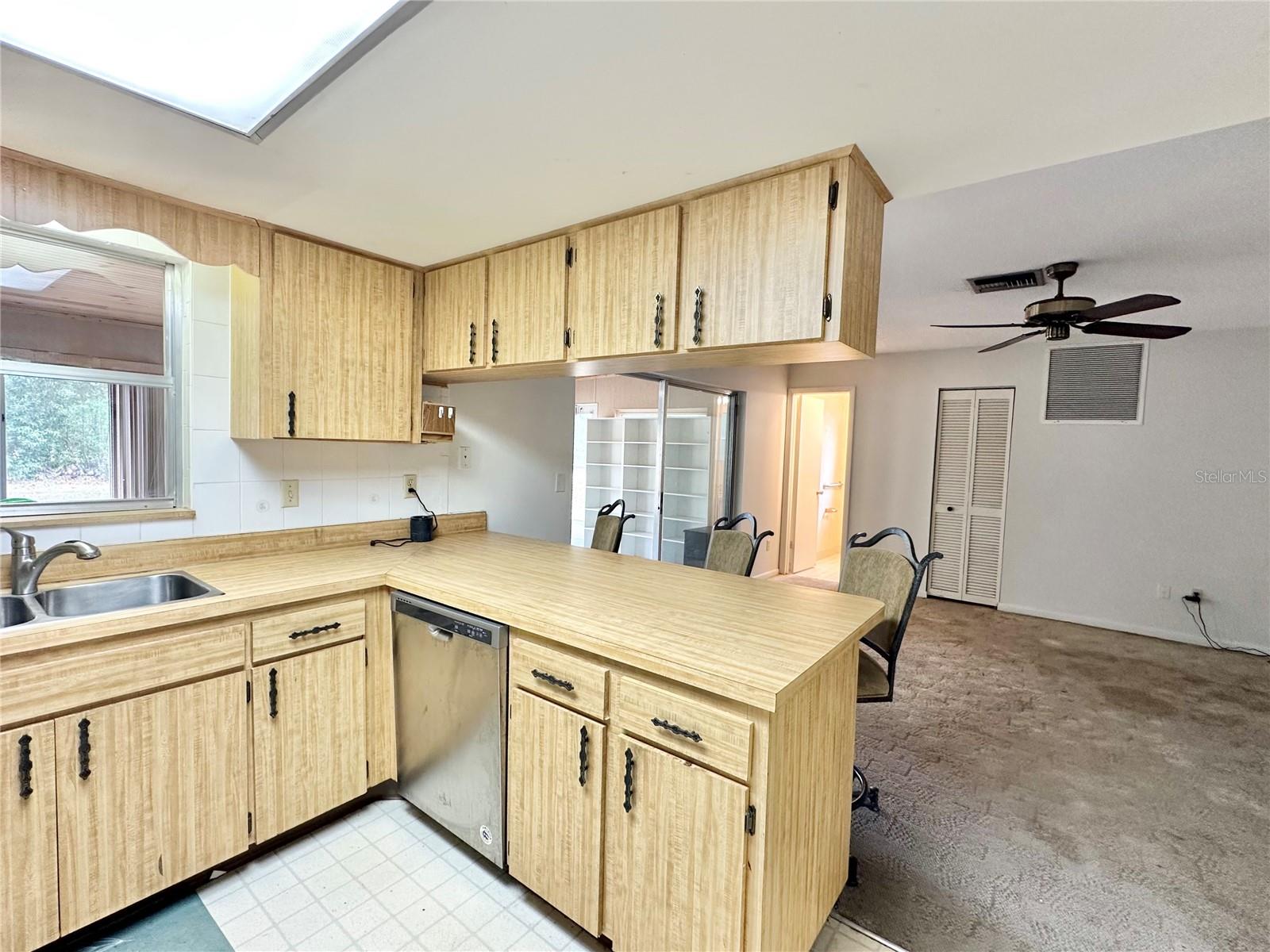 Image 20 of 50 For 7414 Acorn Circle