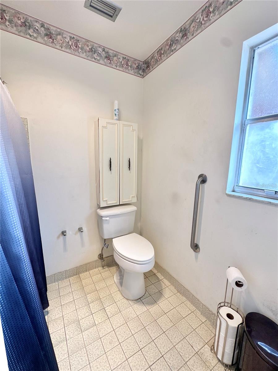 Image 30 of 50 For 7414 Acorn Circle