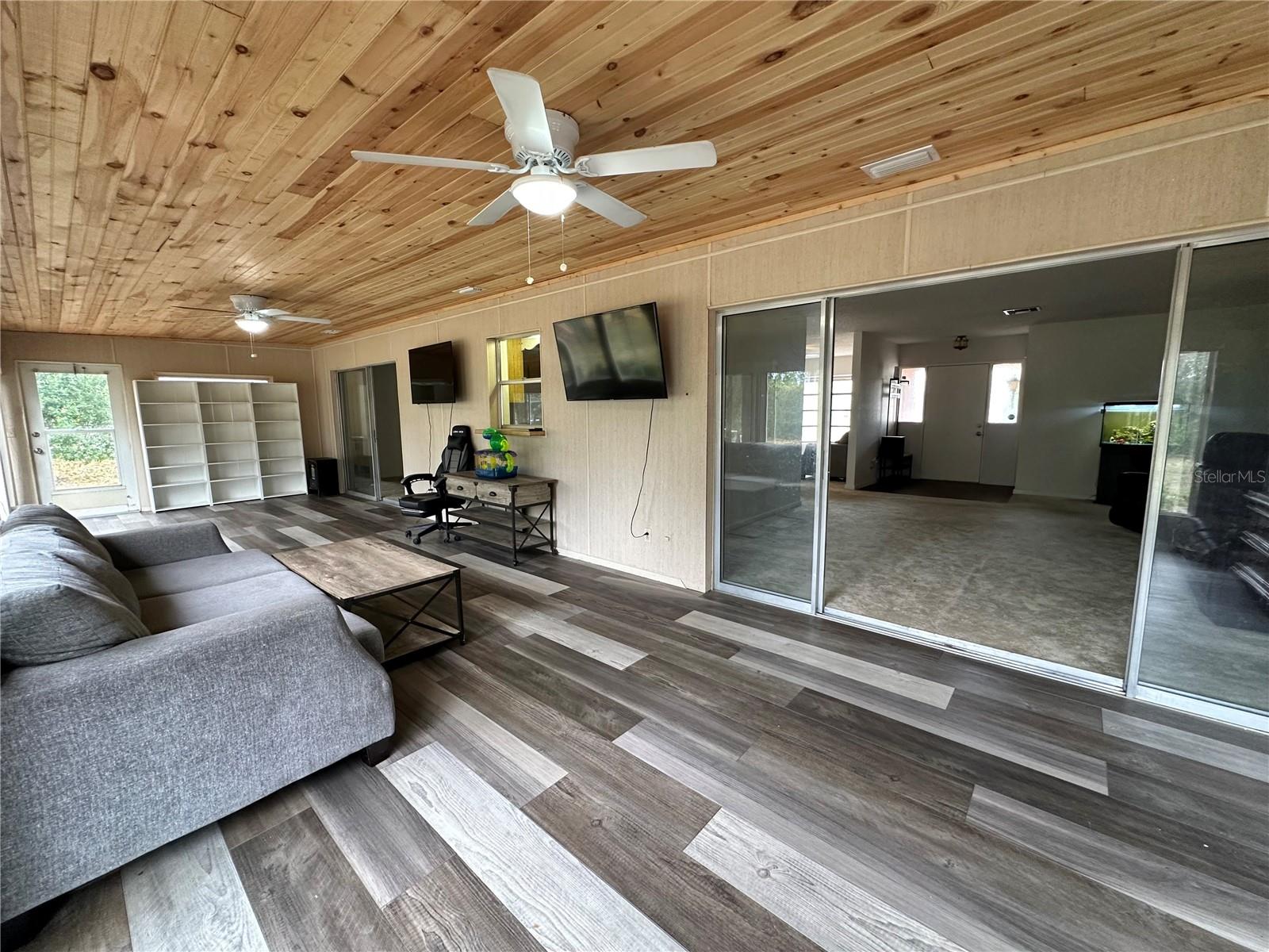 Image 32 of 50 For 7414 Acorn Circle