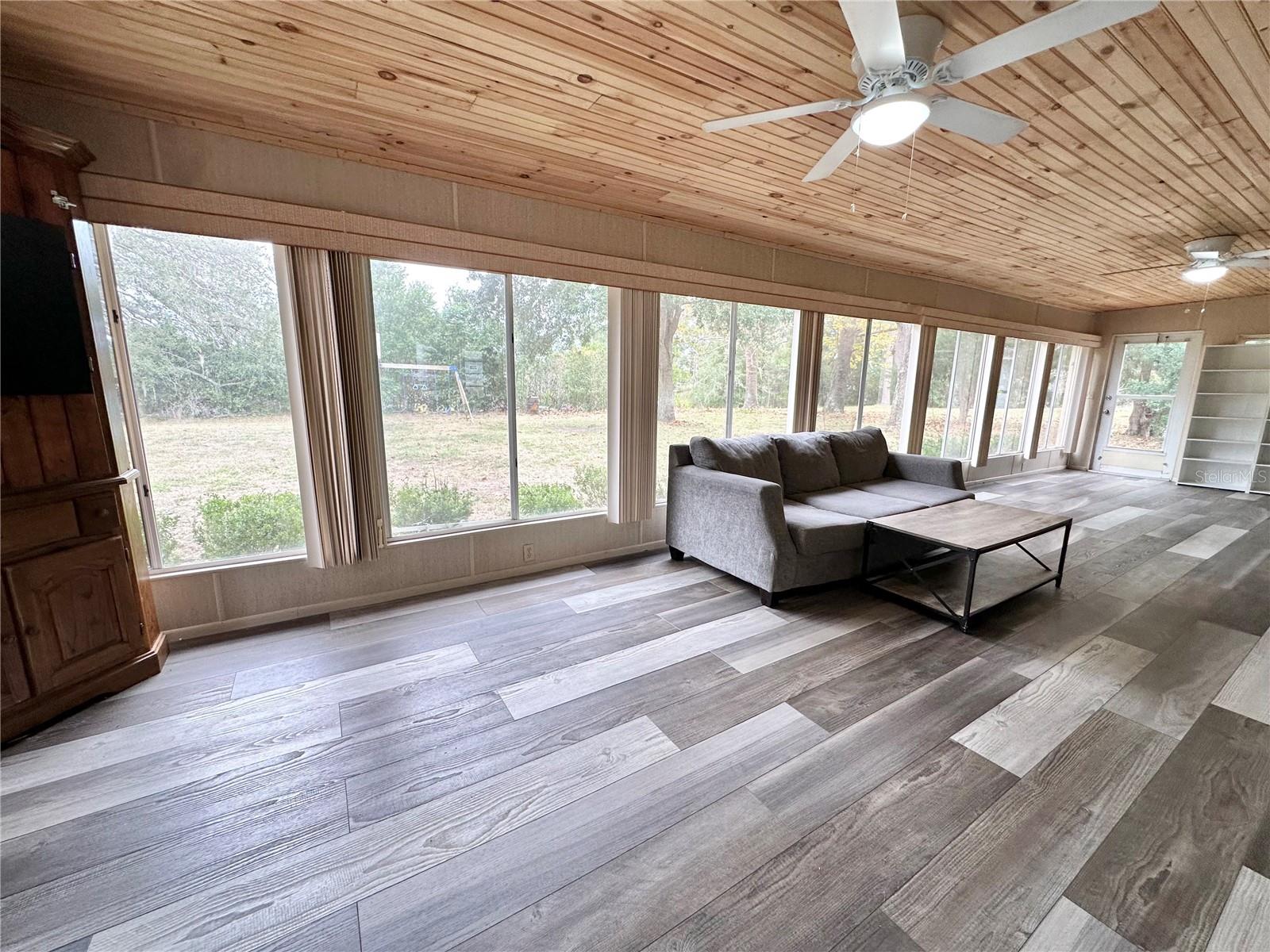 Image 33 of 50 For 7414 Acorn Circle