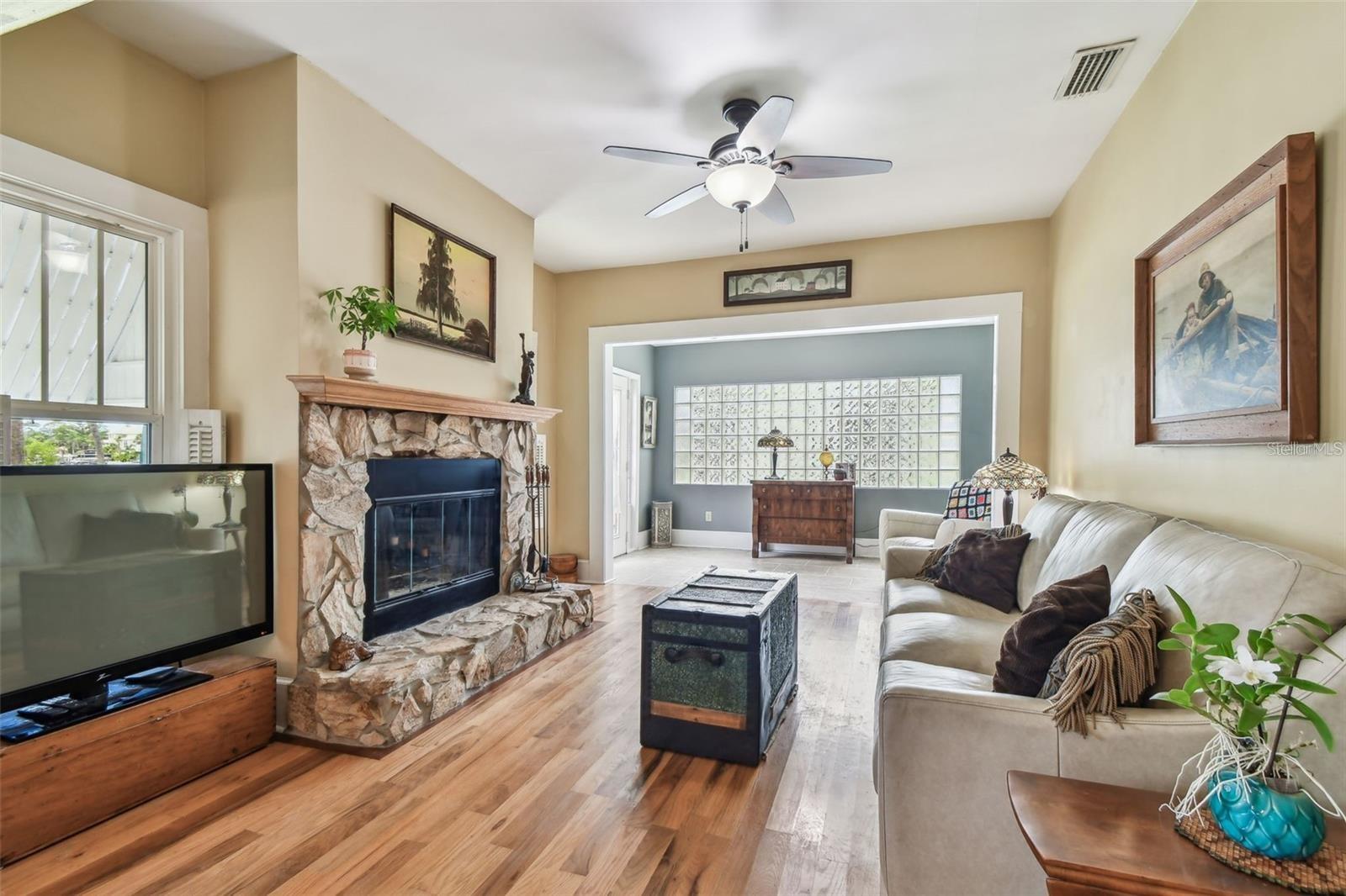 Image 25 of 54 For 7342 Grand Boulevard