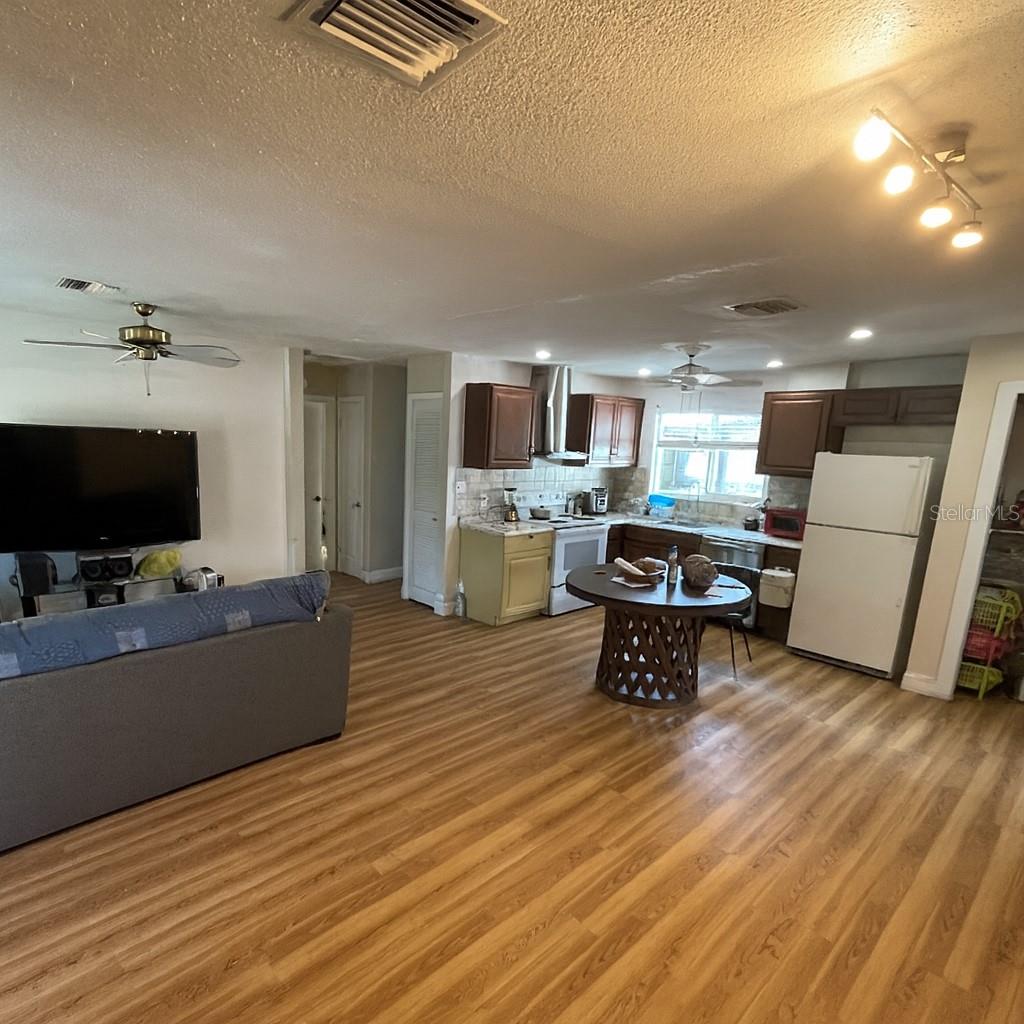 Image 4 of 27 For 8510 Willow Avenue