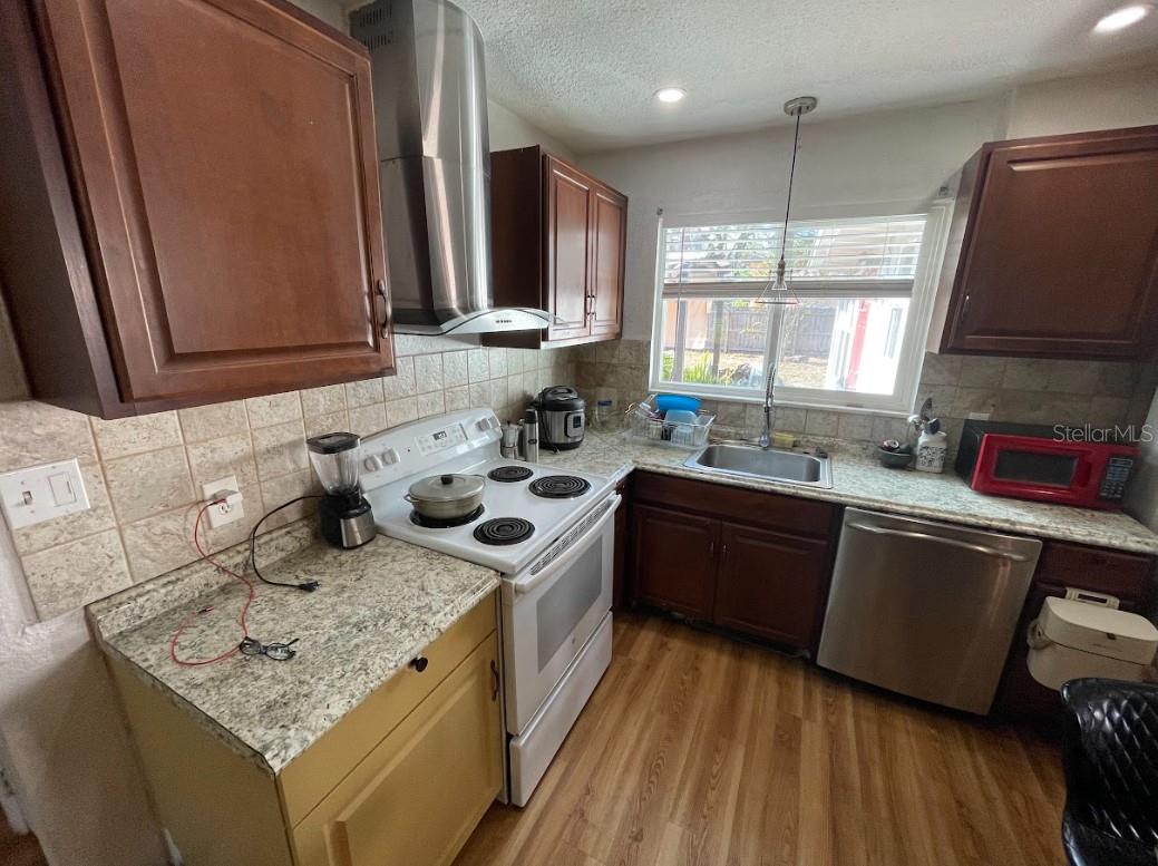 Image 6 of 27 For 8510 Willow Avenue