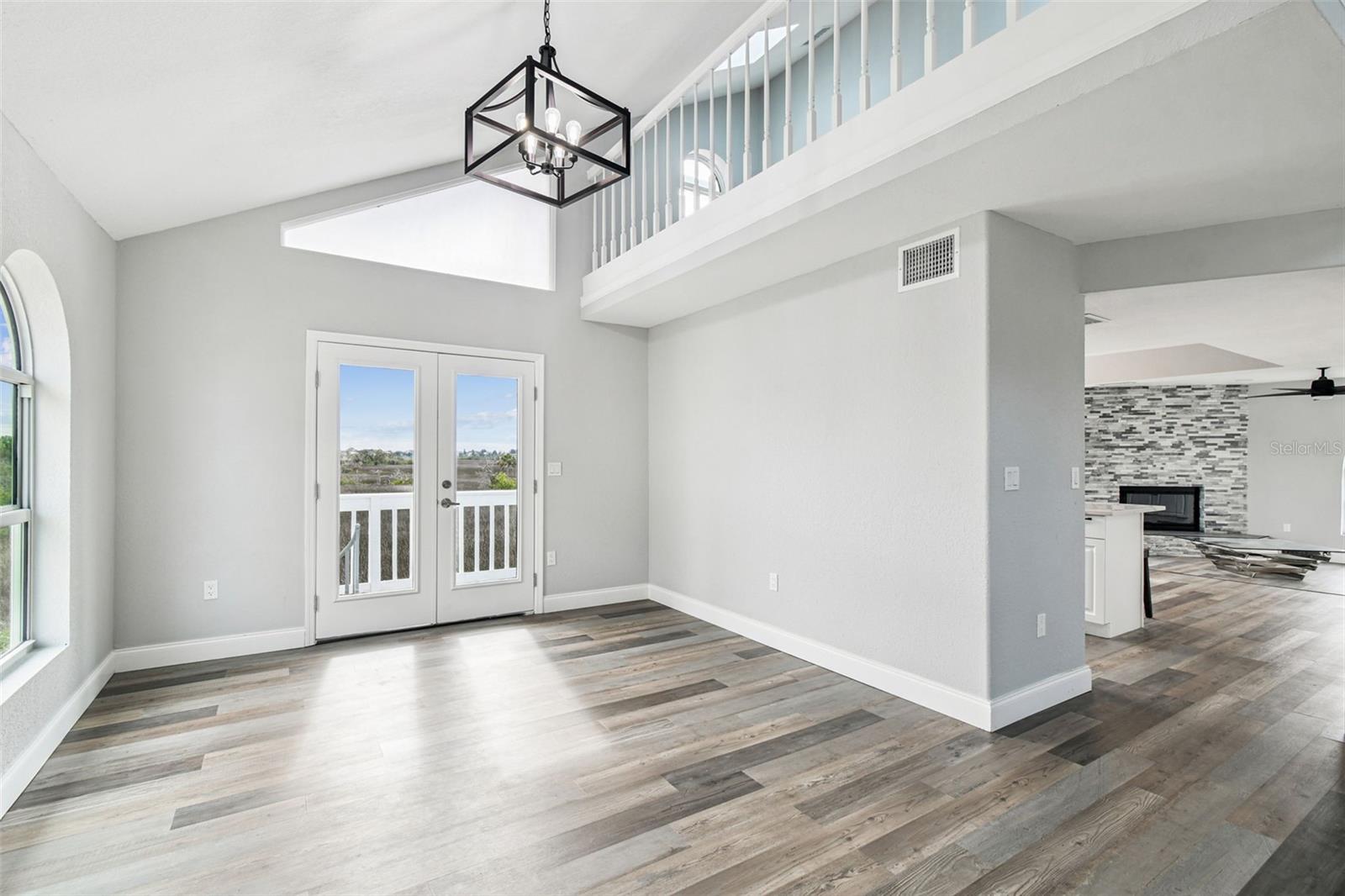 Image 10 of 44 For 6952 Southwind Drive