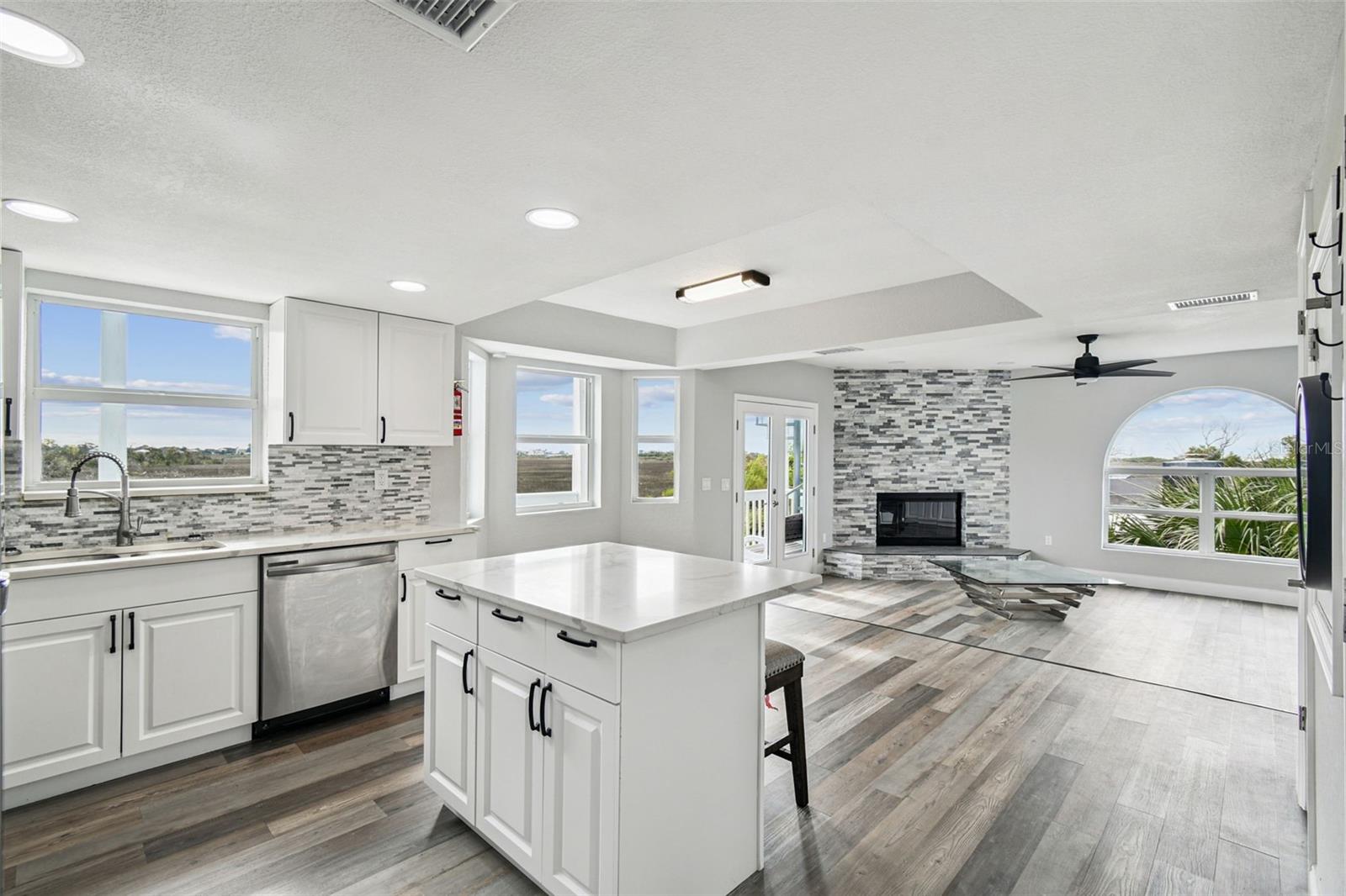 Image 12 of 44 For 6952 Southwind Drive