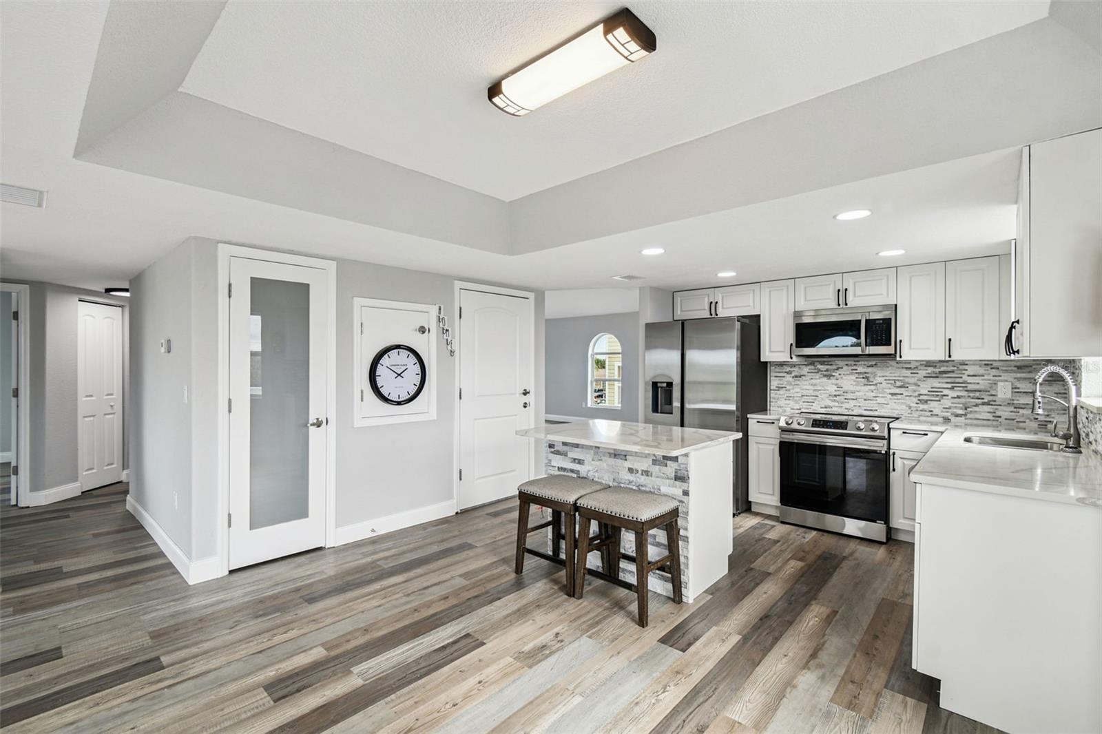 Image 14 of 44 For 6952 Southwind Drive