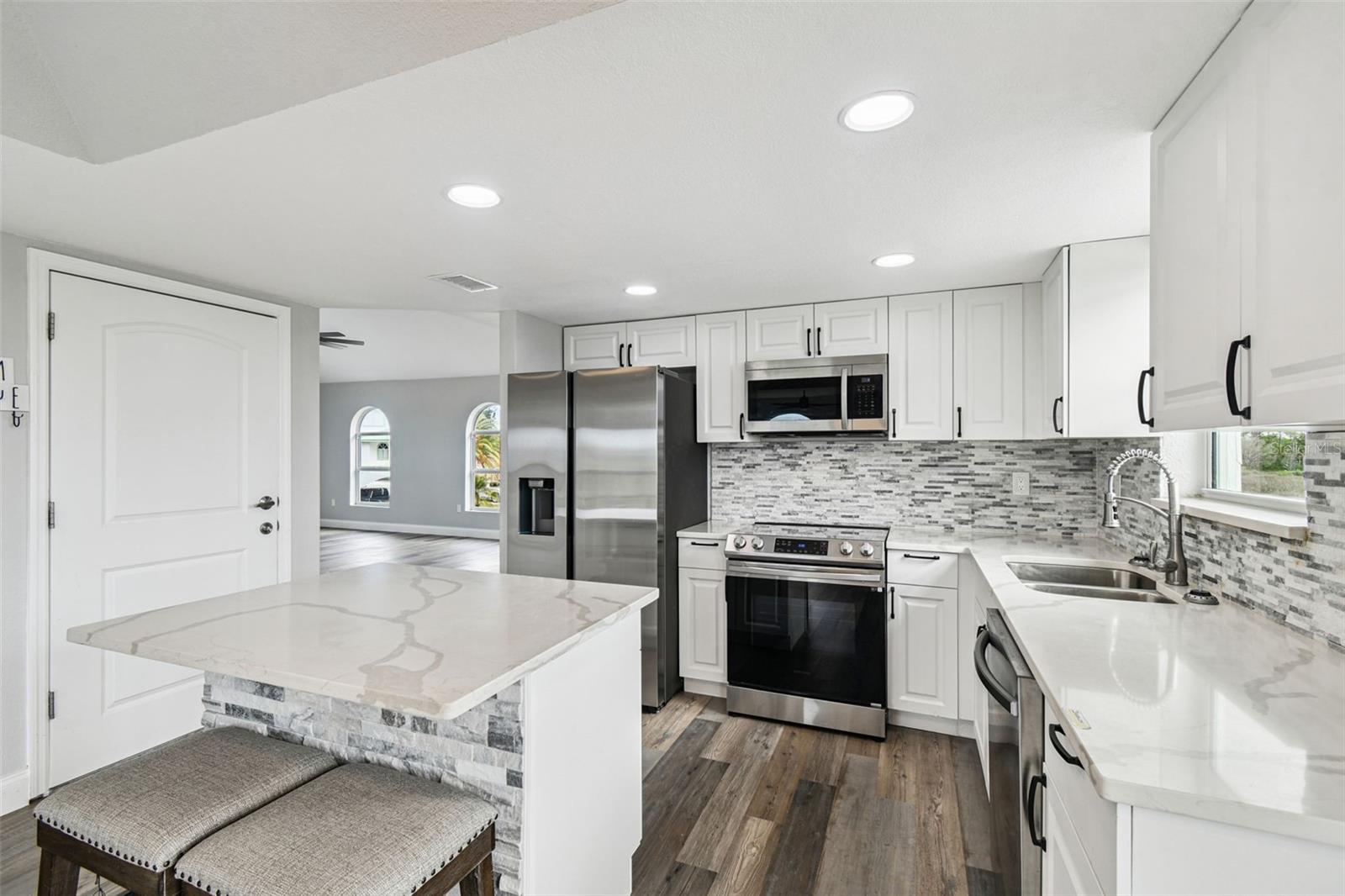 Image 15 of 44 For 6952 Southwind Drive