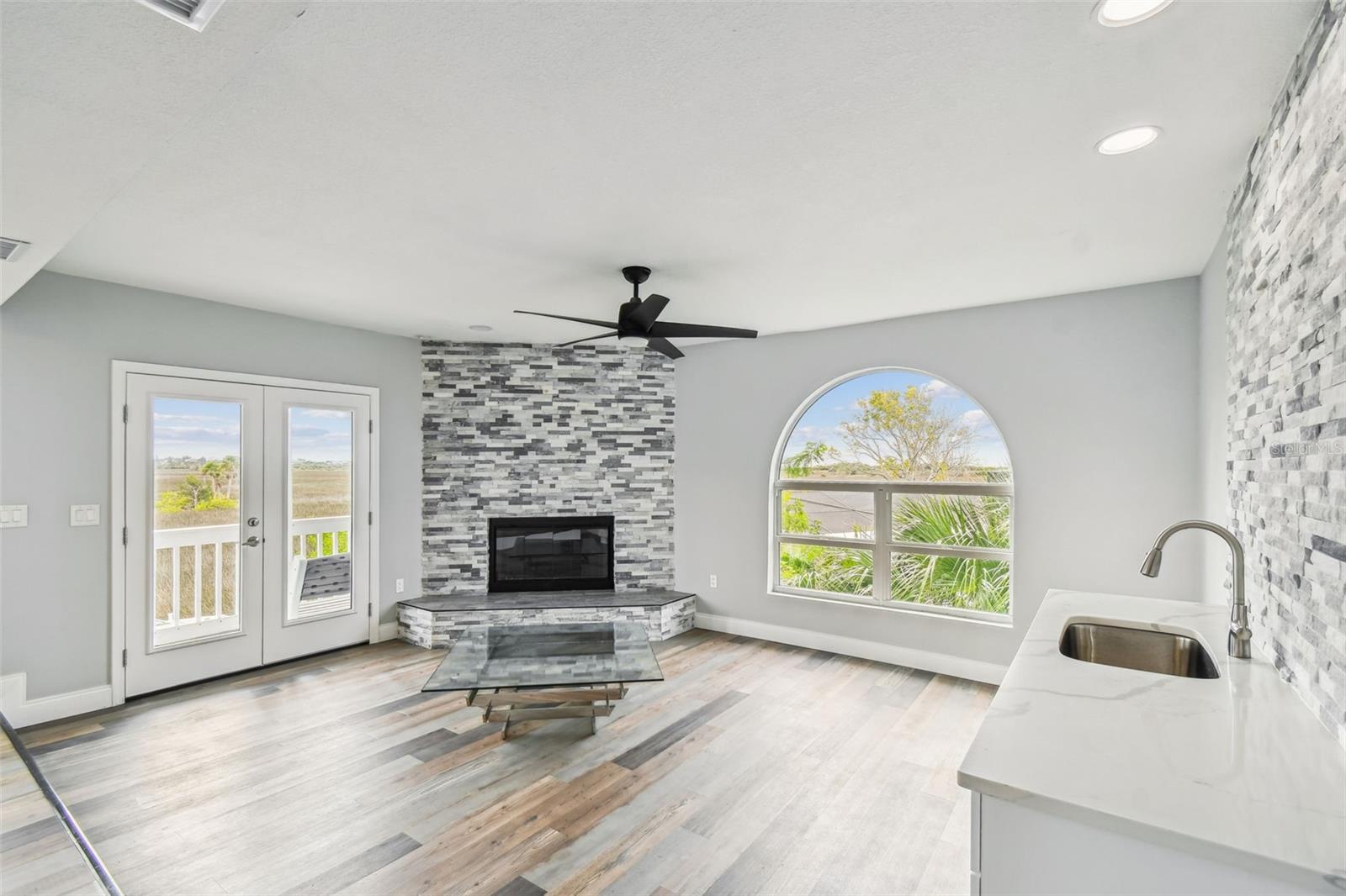 Image 16 of 44 For 6952 Southwind Drive