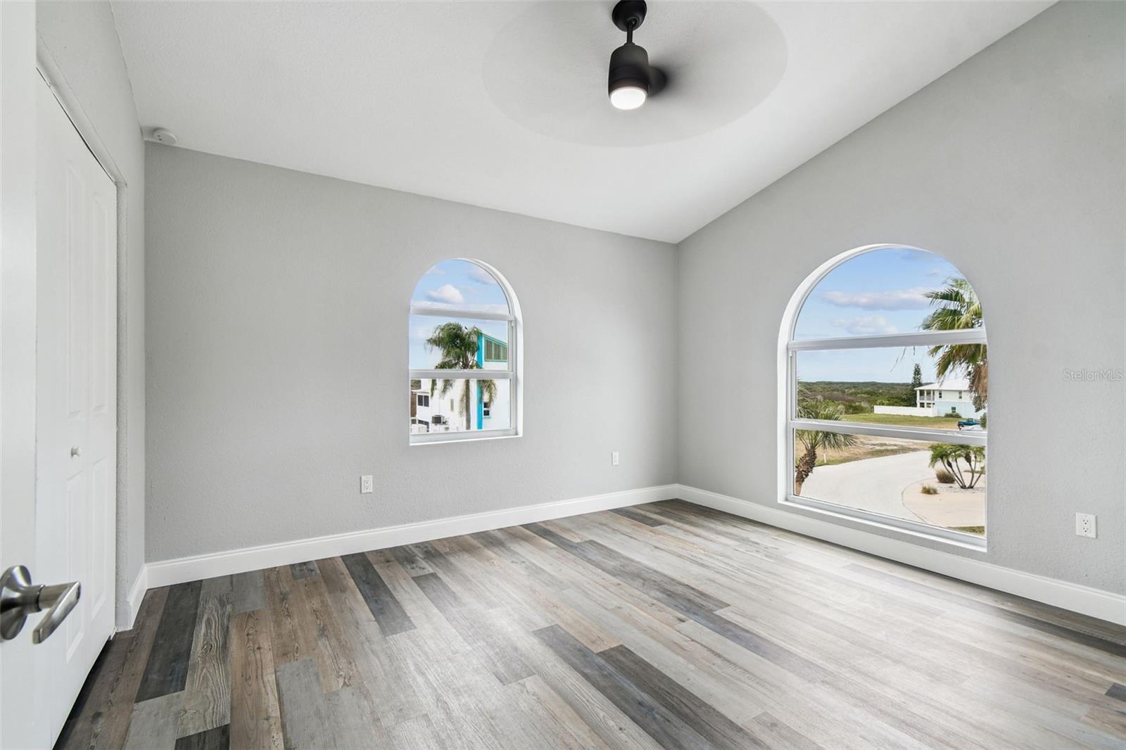 Image 18 of 44 For 6952 Southwind Drive