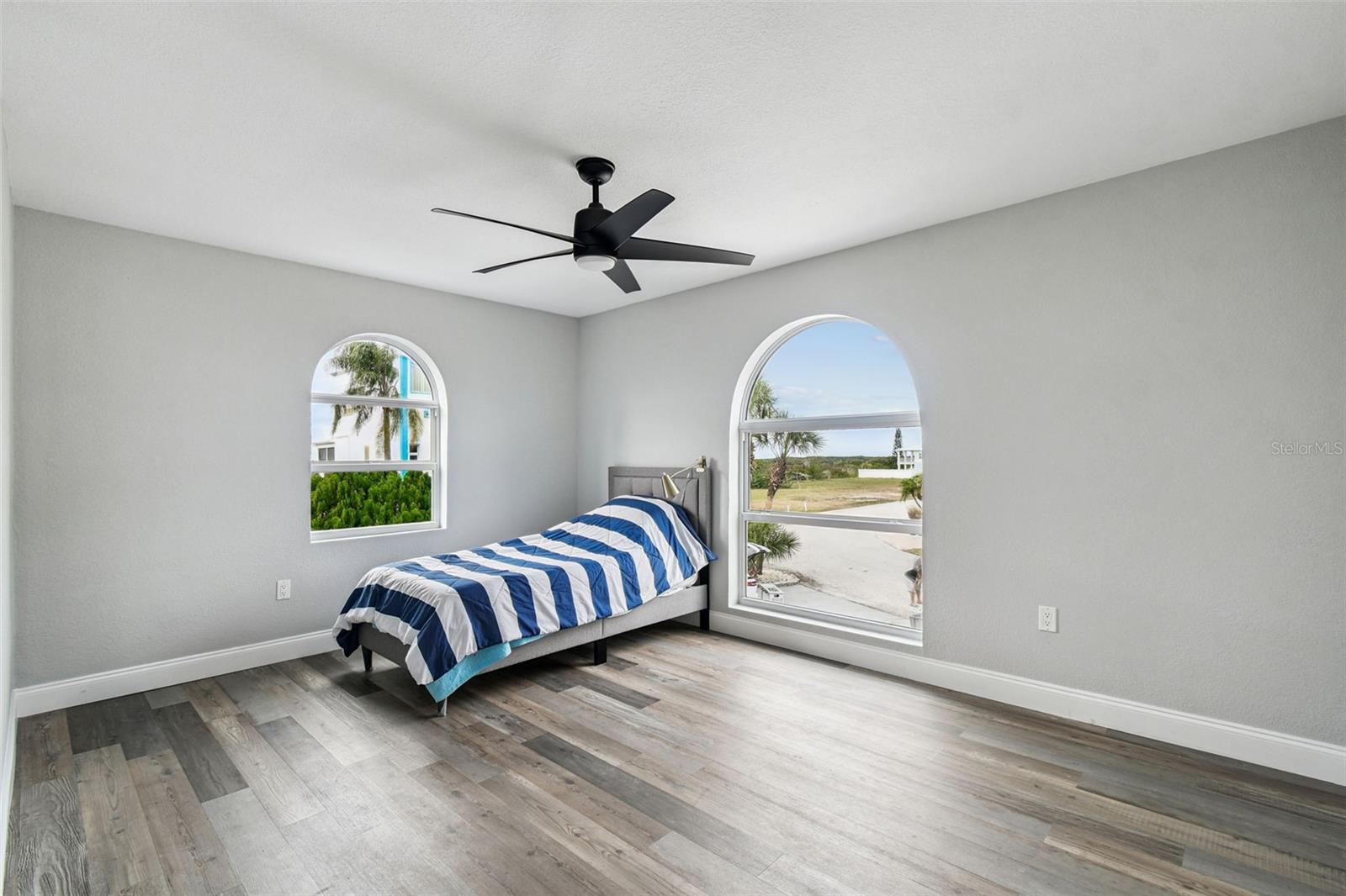 Image 22 of 44 For 6952 Southwind Drive