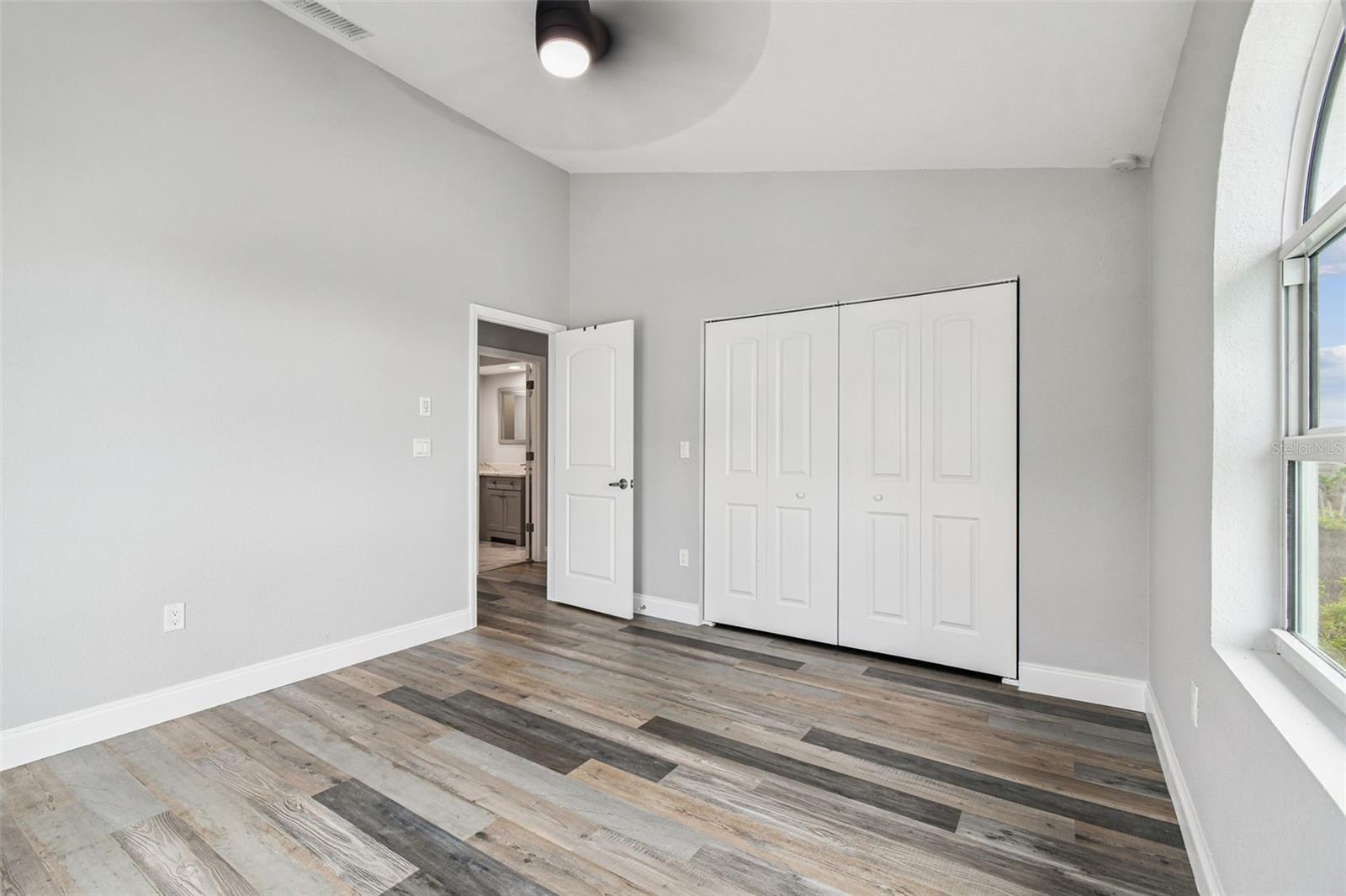 Image 33 of 44 For 6952 Southwind Drive