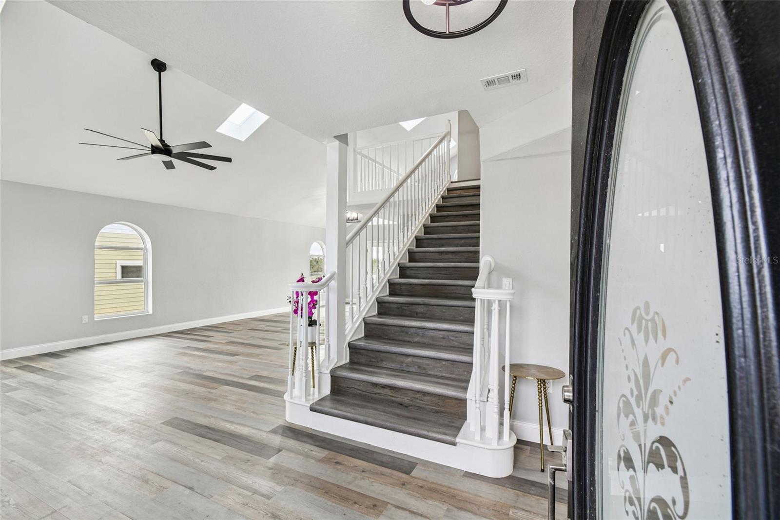 Image 6 of 44 For 6952 Southwind Drive