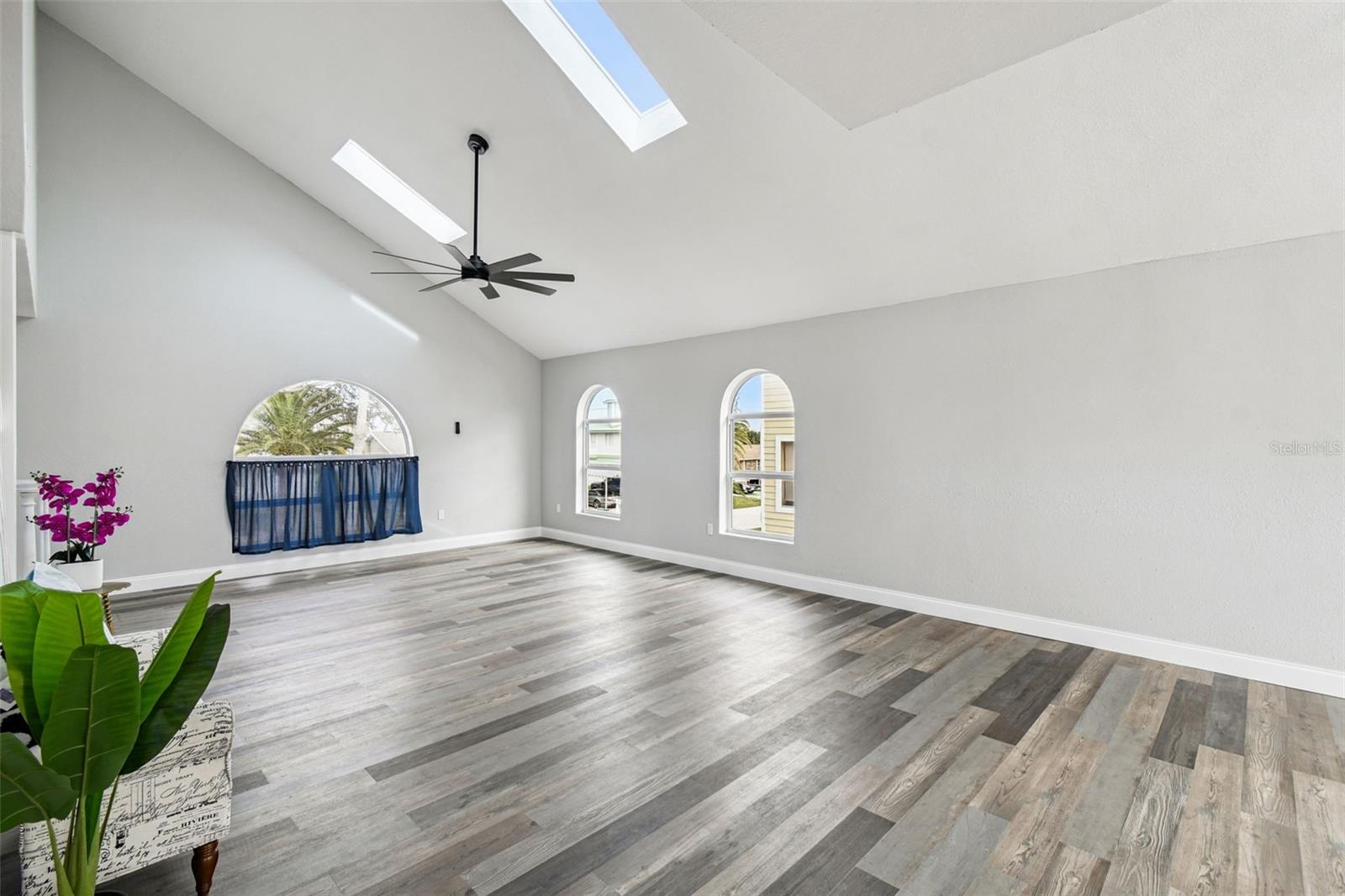 Image 9 of 44 For 6952 Southwind Drive