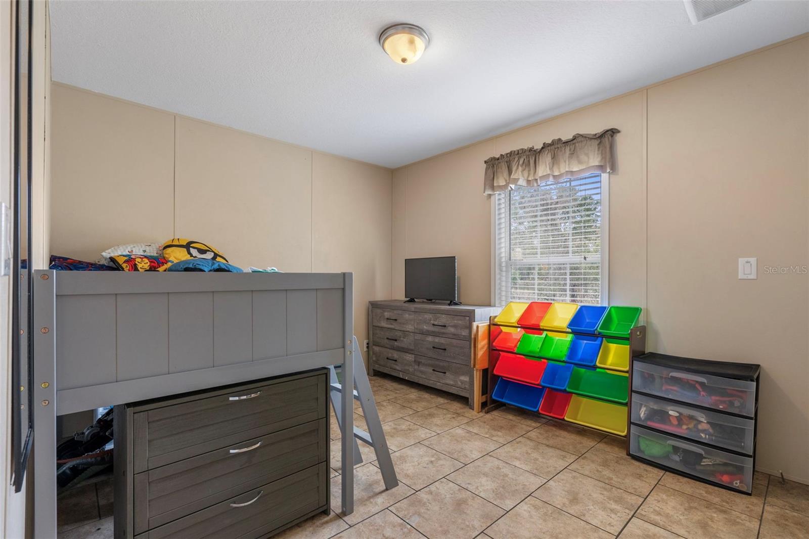 Image 14 of 34 For 17736 Medley Avenue